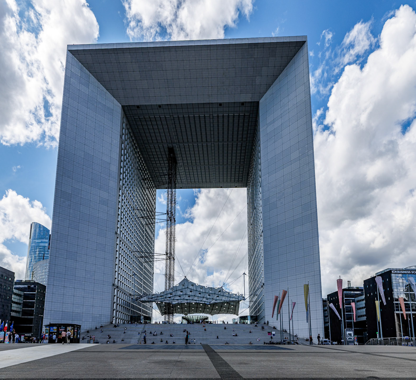2025-06-23 18:29:34_RF15-35mm F2.8 L IS USM_f/7.1_1/400 sec_Le Parvis_Arrondissement of Nanterre_France_