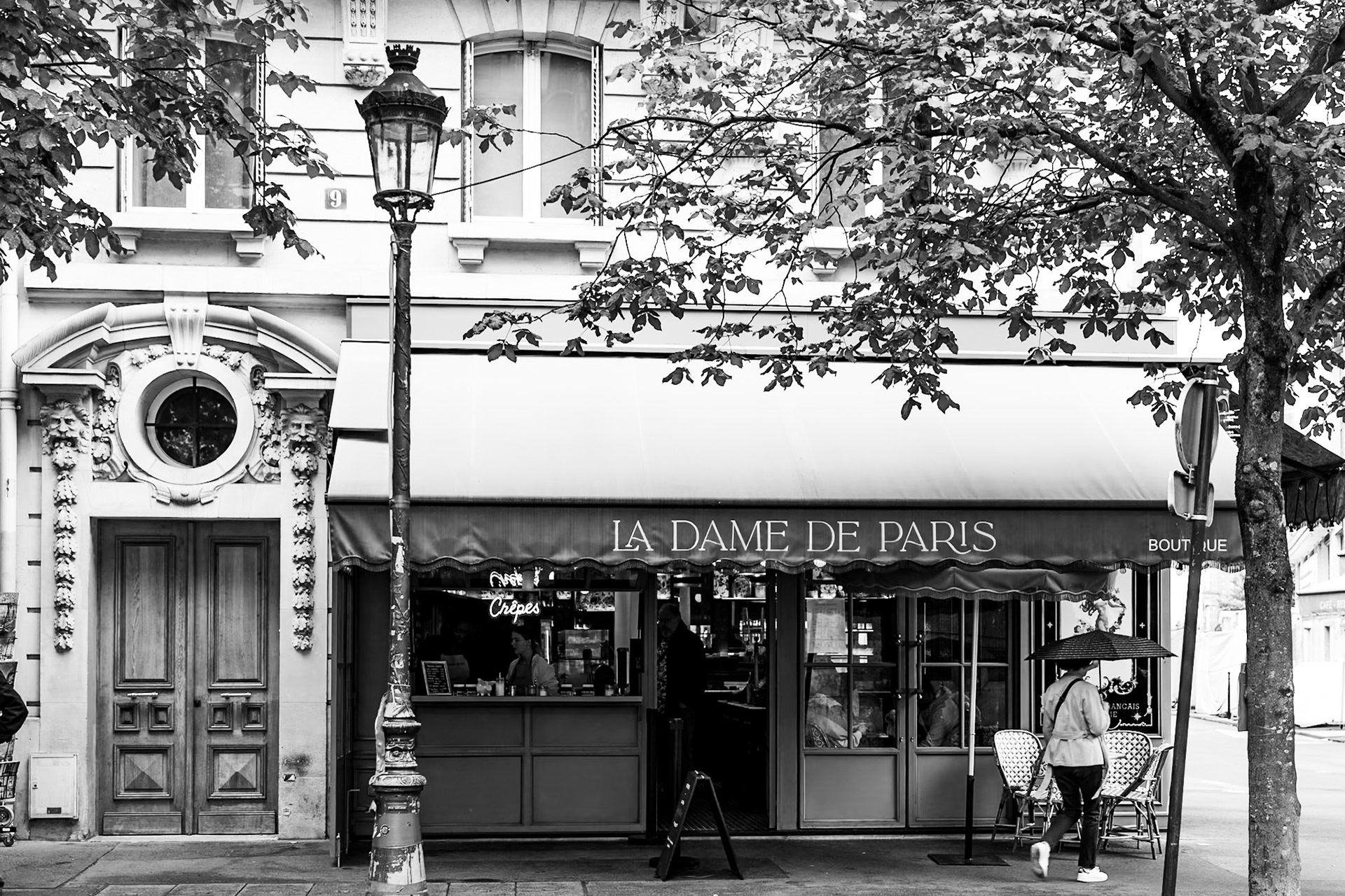 _2025-06-04__Canon__Canon EOS R3__ RF28-70mm F2.8 IS STM__f/3.5__1/100 sec__Rue Chanoinesse__Paris__France__48°51'15.0048" N 2°21'0.0468" E