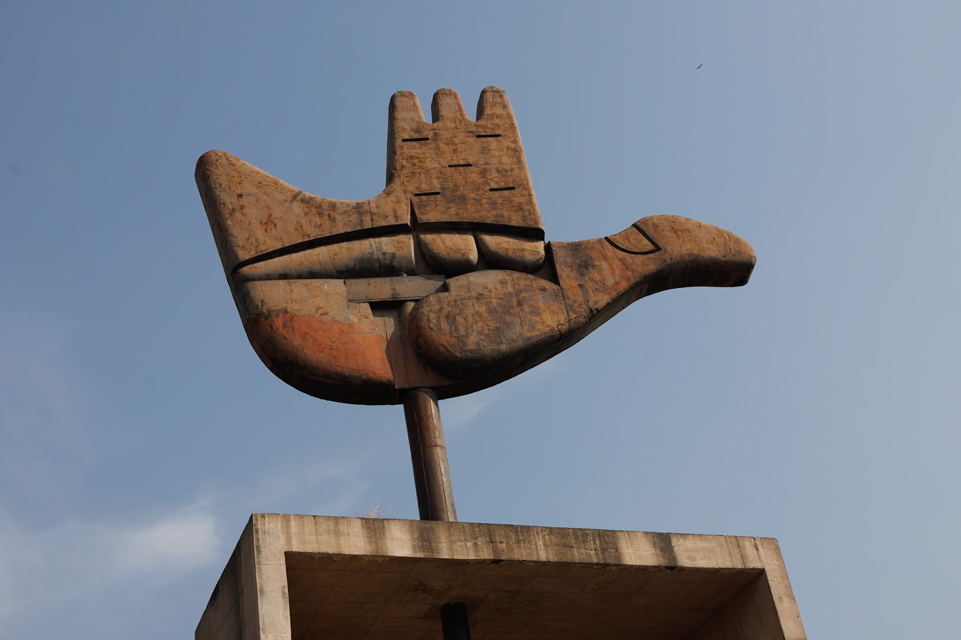 __2025-12-04__Canon__Canon EOS R3__ RF24-70mm F2.8 L IS USM__f/8__1/800 sec__Uttar Marg__Chandigarh__India__30°45'33.5448" N 76°48'26.5572" E