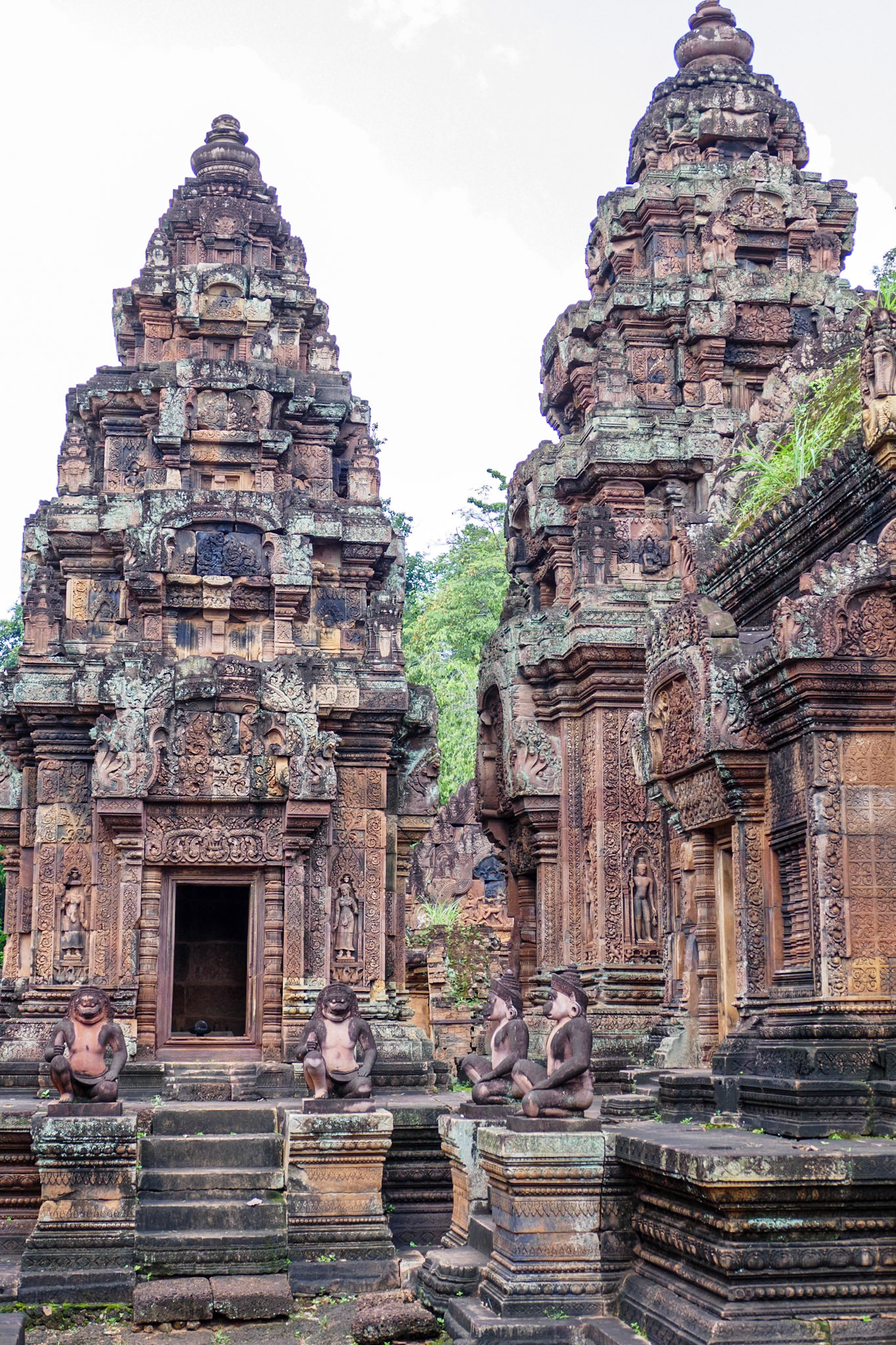 _2019-09-29__Panasonic__DMC-FZ1000__ __f/3.4__1/250 sec__Causeway of Banteay Srei__Ankor Wat__Cambodia__13°35'56.0688" N 103°57'48.1644" E