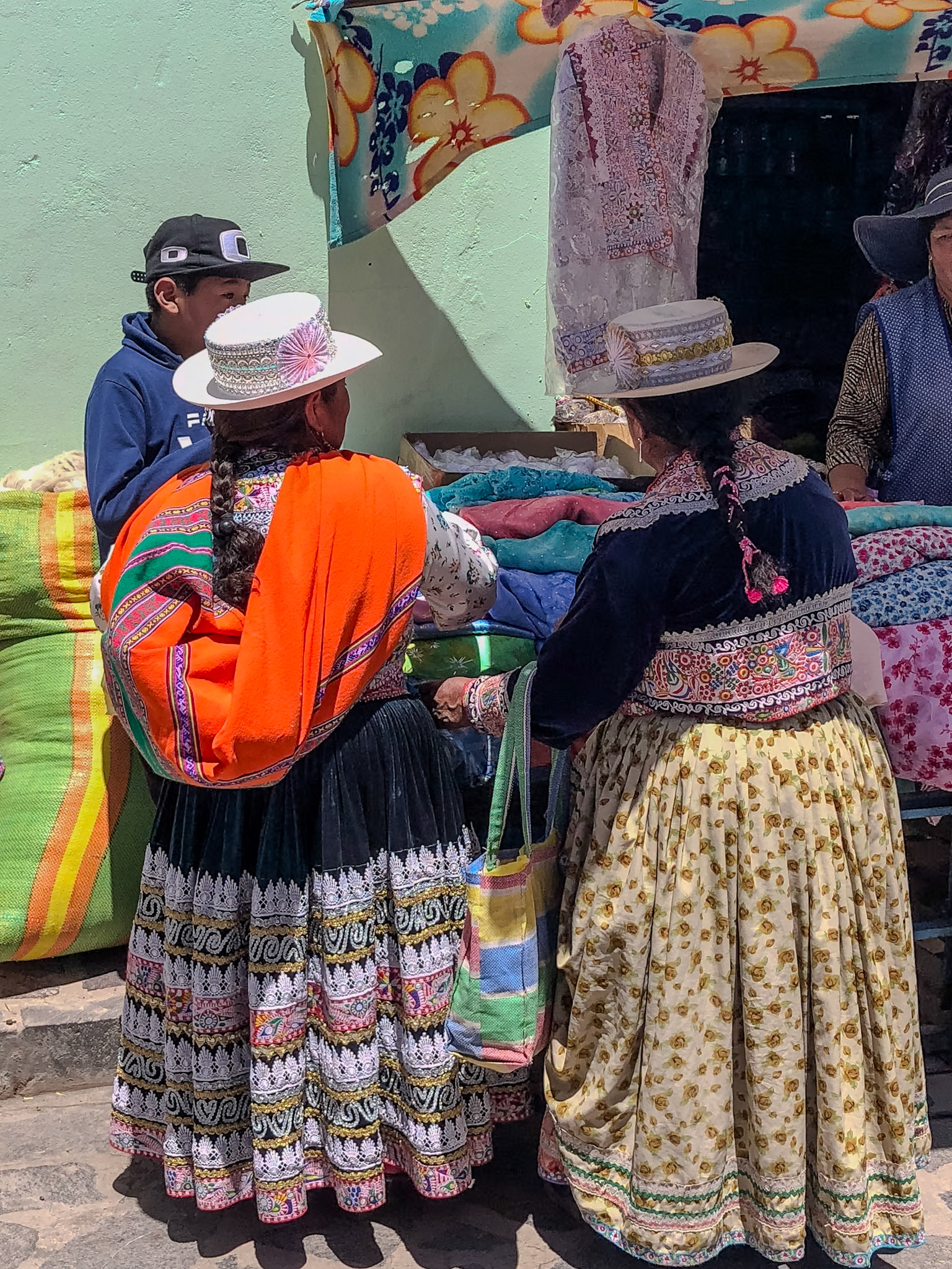 _2018-10-29__iPhone X__ iPhone X back dual camera 4mm f/1.8__f/1.8__1/1600 sec__Placa de Armas__Chivay__Peru__15°38'6.7308" S 71°36'5.9292" W_