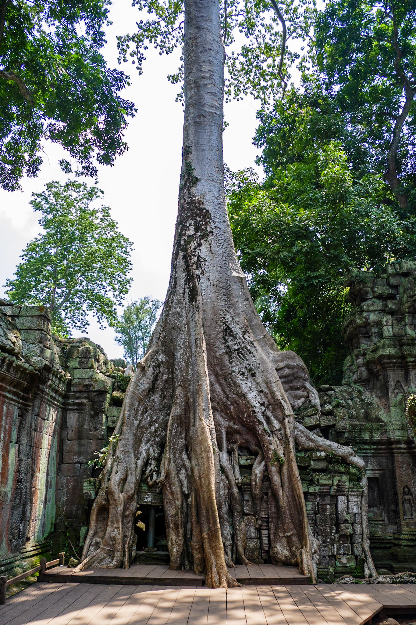 _2019-09-30__Panasonic__DMC-FZ1000__ __f/2.8__1/640 sec__Ankor Wat__Siem Reap__Cambodia__13°26'6.2016" N 103°53'23.3952" E