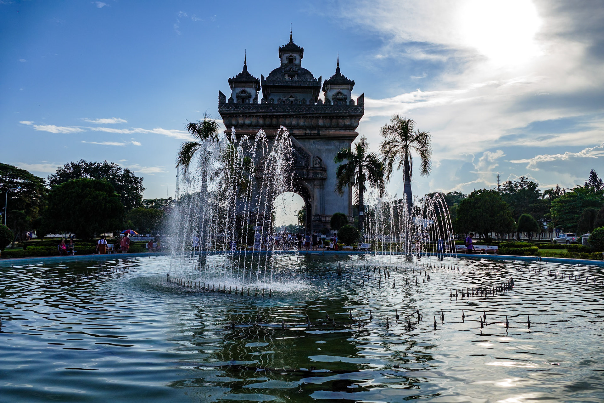 _2019-10-12__Panasonic__DMC-FZ1000__ __f/3.5__1/2000 sec__Patūsai__Vientiane Capital__Laos__17°58'16.3776" N 102°37'9.5088" E