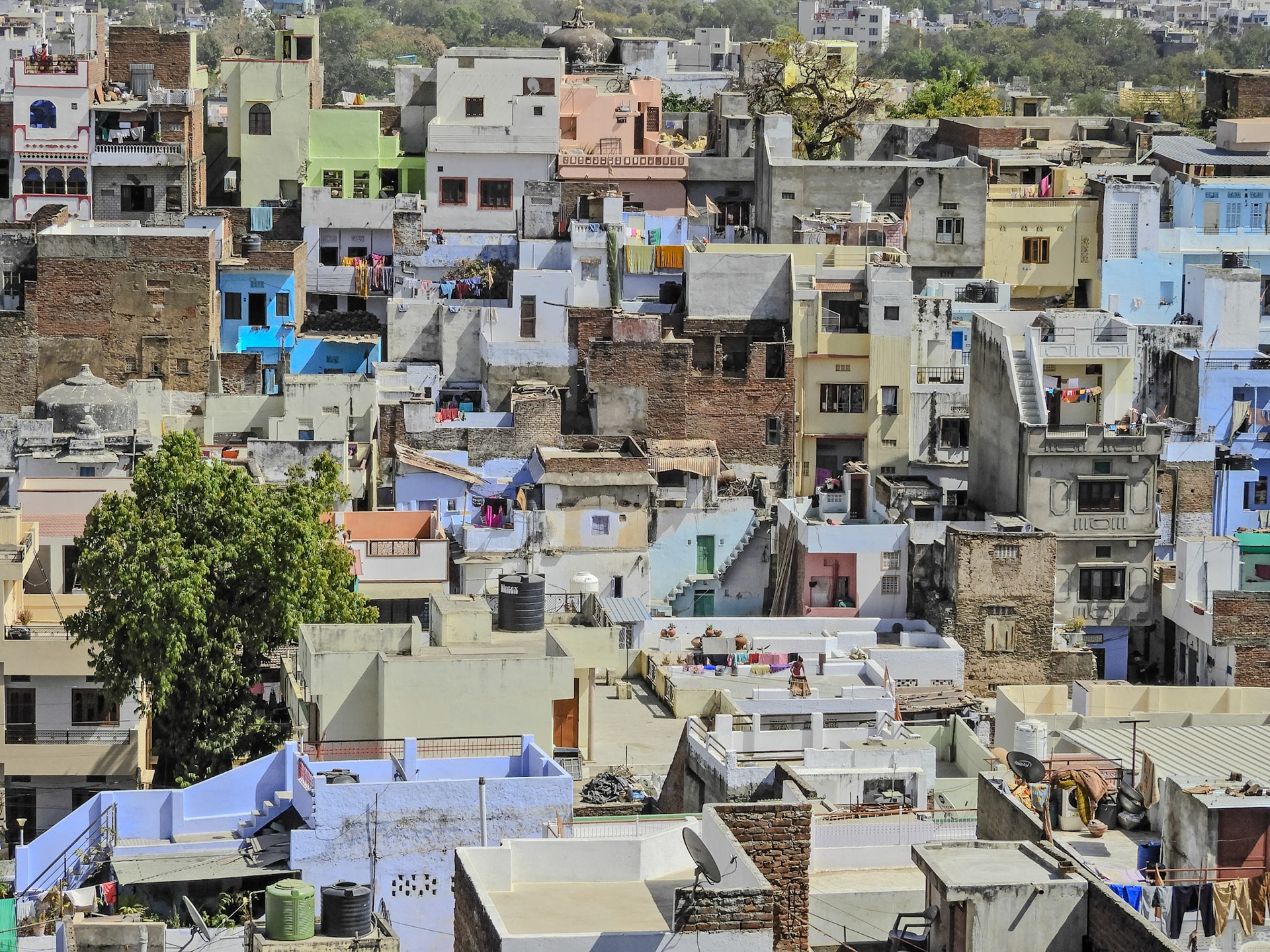 2018-02-20 13:19:37__f/5_1/1000 sec_Jagdish Temple Road_Udaipur_India_24°34'39.378" N 73°41'2.7168" E