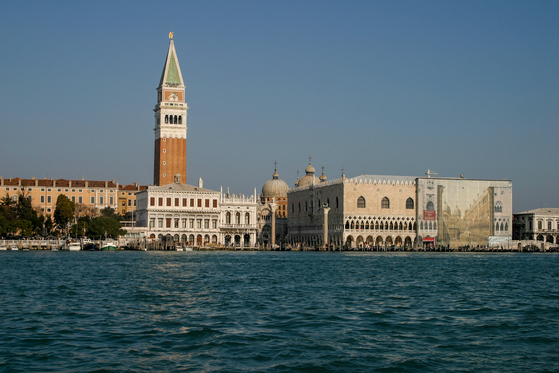 2003-02-10 09:37:29_24.0-85.0 mm_f/11_1/250 sec____