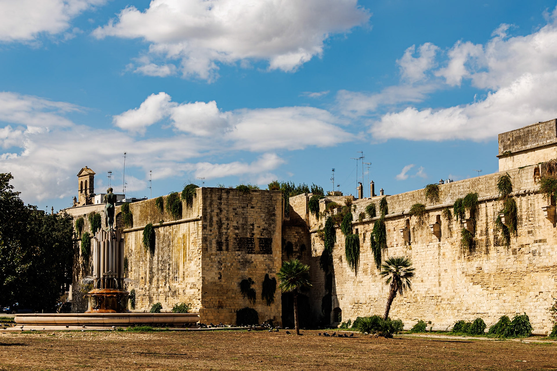 _2024-09-11__Canon__Canon EOS R3__ RF24-240mm F4-6.3 IS USM__f/9__1/250 sec__Via Leonardo Prato__Lecce__Italy__40°21'6.0552" N 18°10'33.3048" E