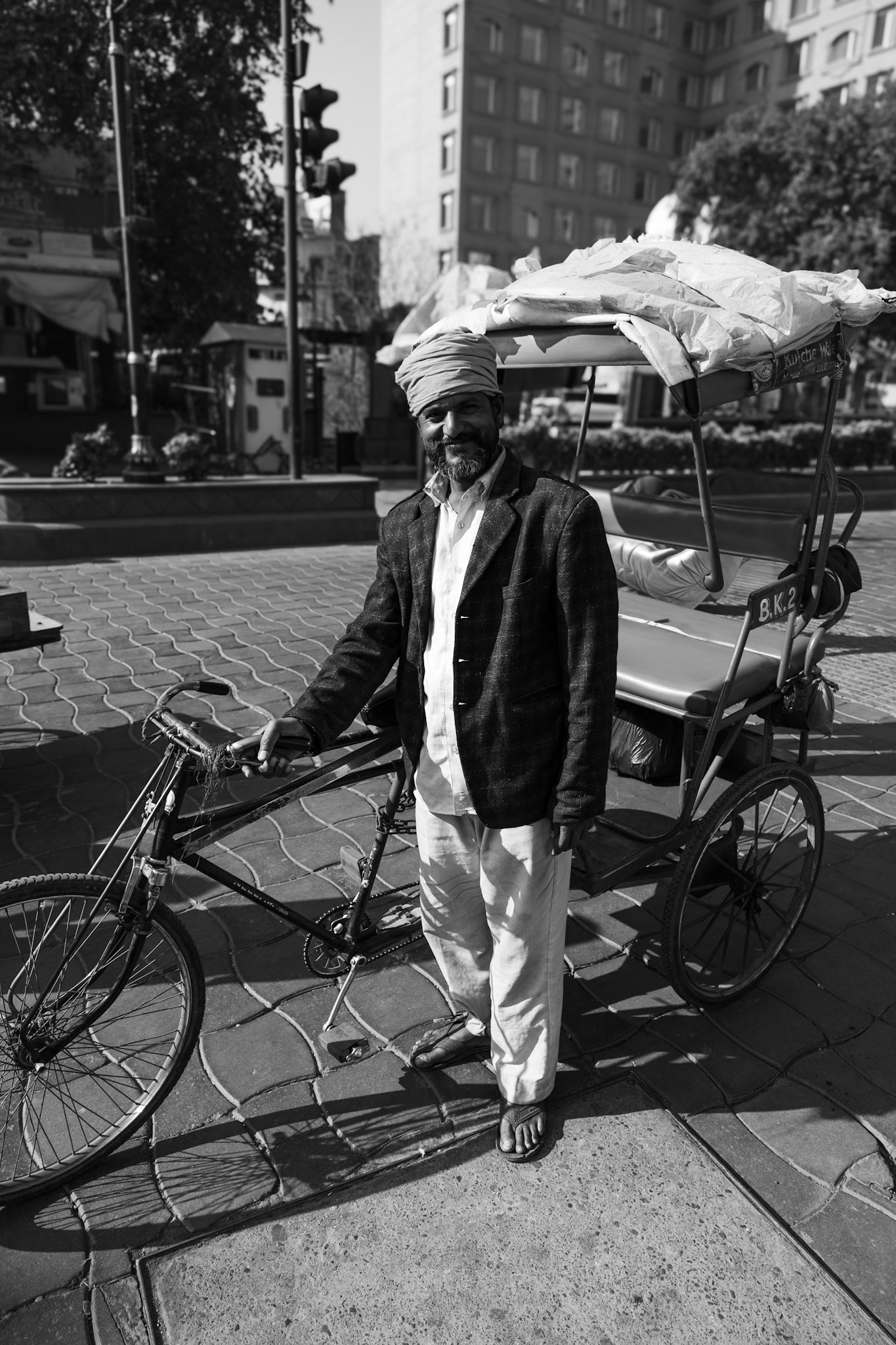 __2025-12-09__Canon__Canon EOS R3__ RF24-70mm F2.8 L IS USM__f/4__1/1600 sec__Golden Temple Road__Amritsar__India__31°37'25.9428" N 74°52'43.7232" E