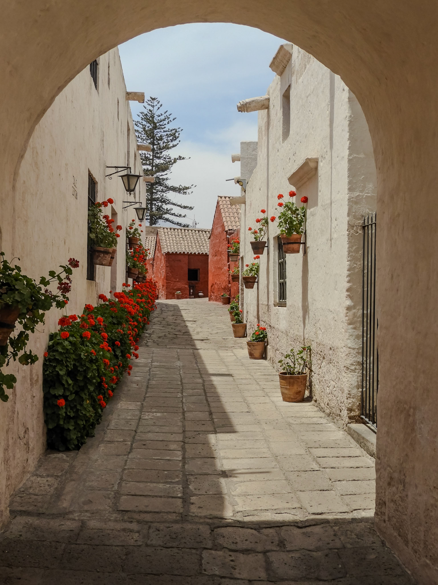 _2018-10-24__Coolpix B700__ __f/3.8__1/1000 sec__Portal de la Municipalidad__Arequipa__Peru__16°23'44.0772" S 71°32'12.426" W_