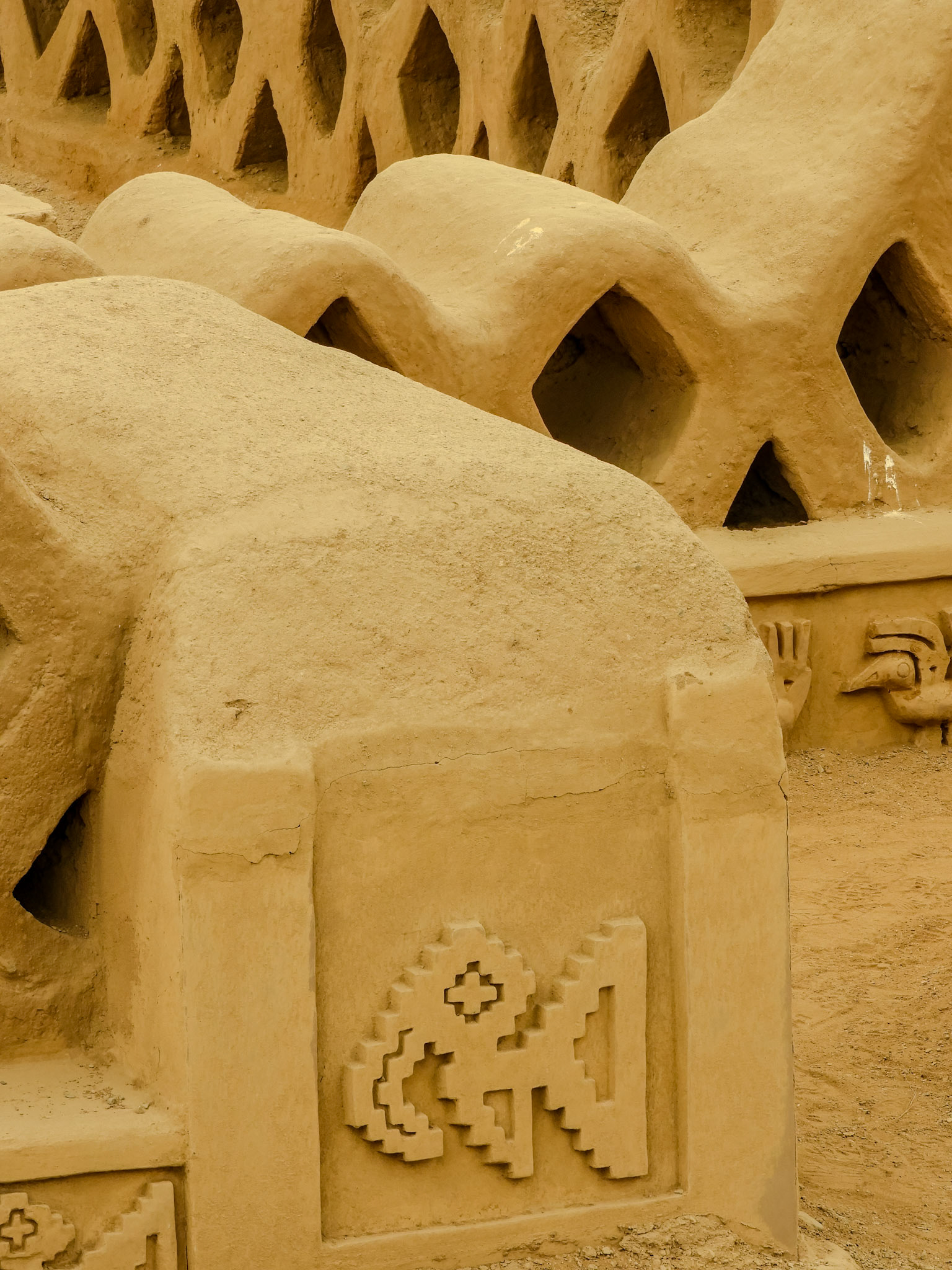 _2018-10-16__Coolpix B700__ __f/5.3__1/200 sec__Avenida Ramón Castilla__Huanchaco__Peru__8°6'36.504" S 79°4'29.7732" W_