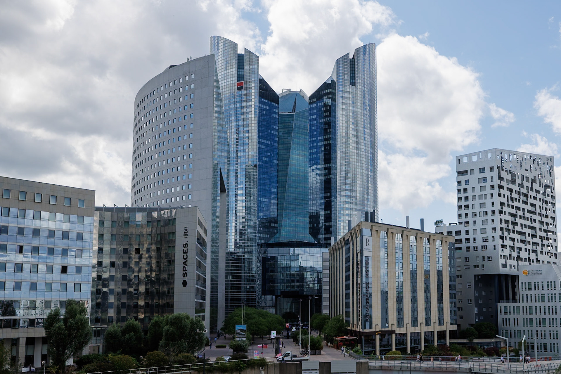 _2025-06-23__Canon__Canon EOS R3__ RF15-35mm F2.8 L IS USM__f/7.1__1/320 sec__Le Parvis__Arrondissement of Nanterre__France__48°53'33.5652" N 2°14'7.5768" E