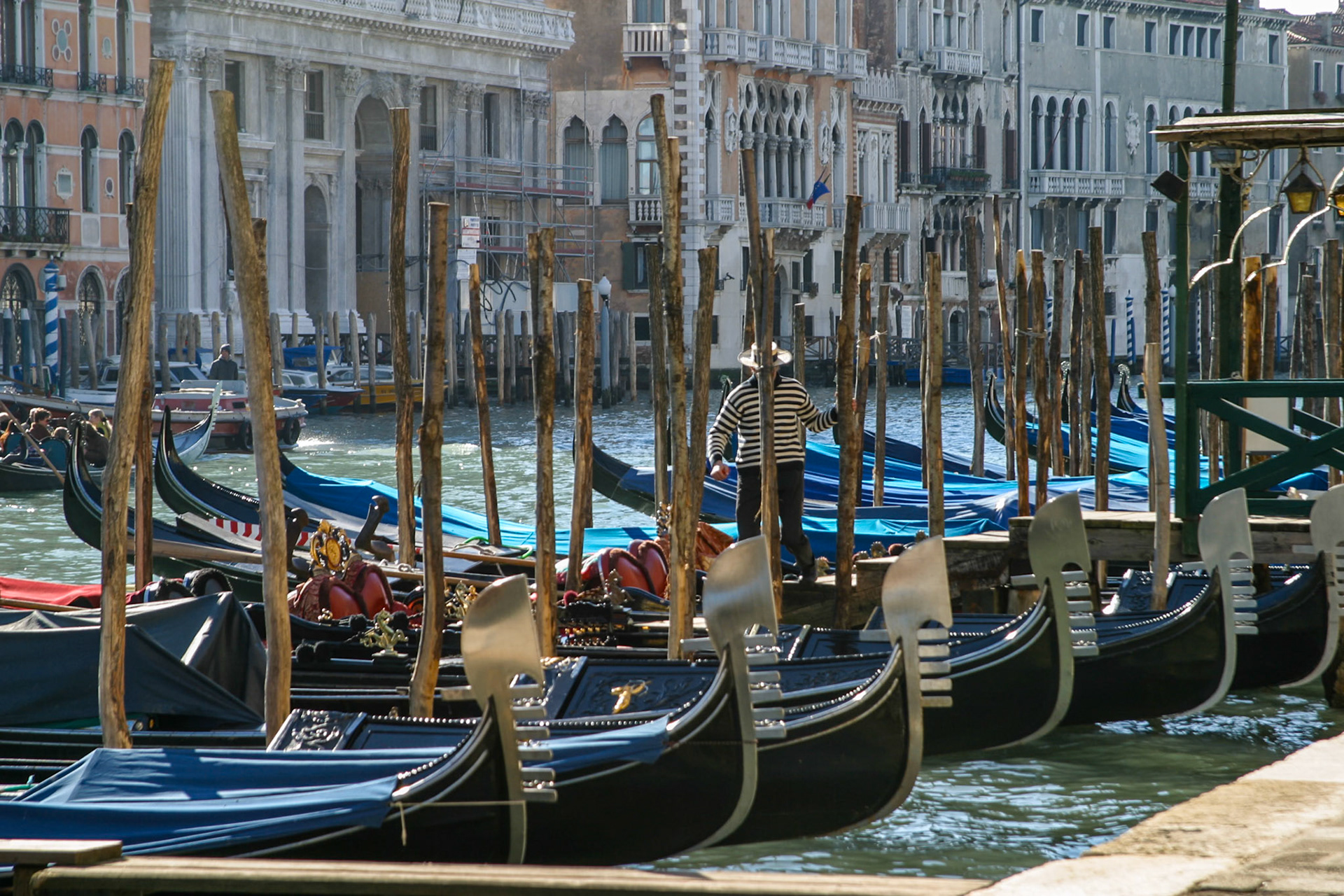 _2003-02-07__Canon EOS D60__ 24.0-85.0 mm__f/6.7__1/180 sec_________