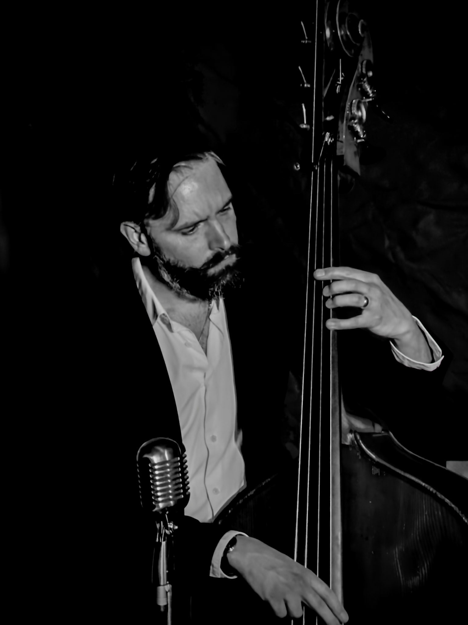 __2026-03-27______ iPhone 17 Pro back triple camera 16.891mm f/2.8__f/2.8__1/75 sec__The Hub High Street__Wraysbury__England__51°27'26.506" N 0°33'15.3253" W