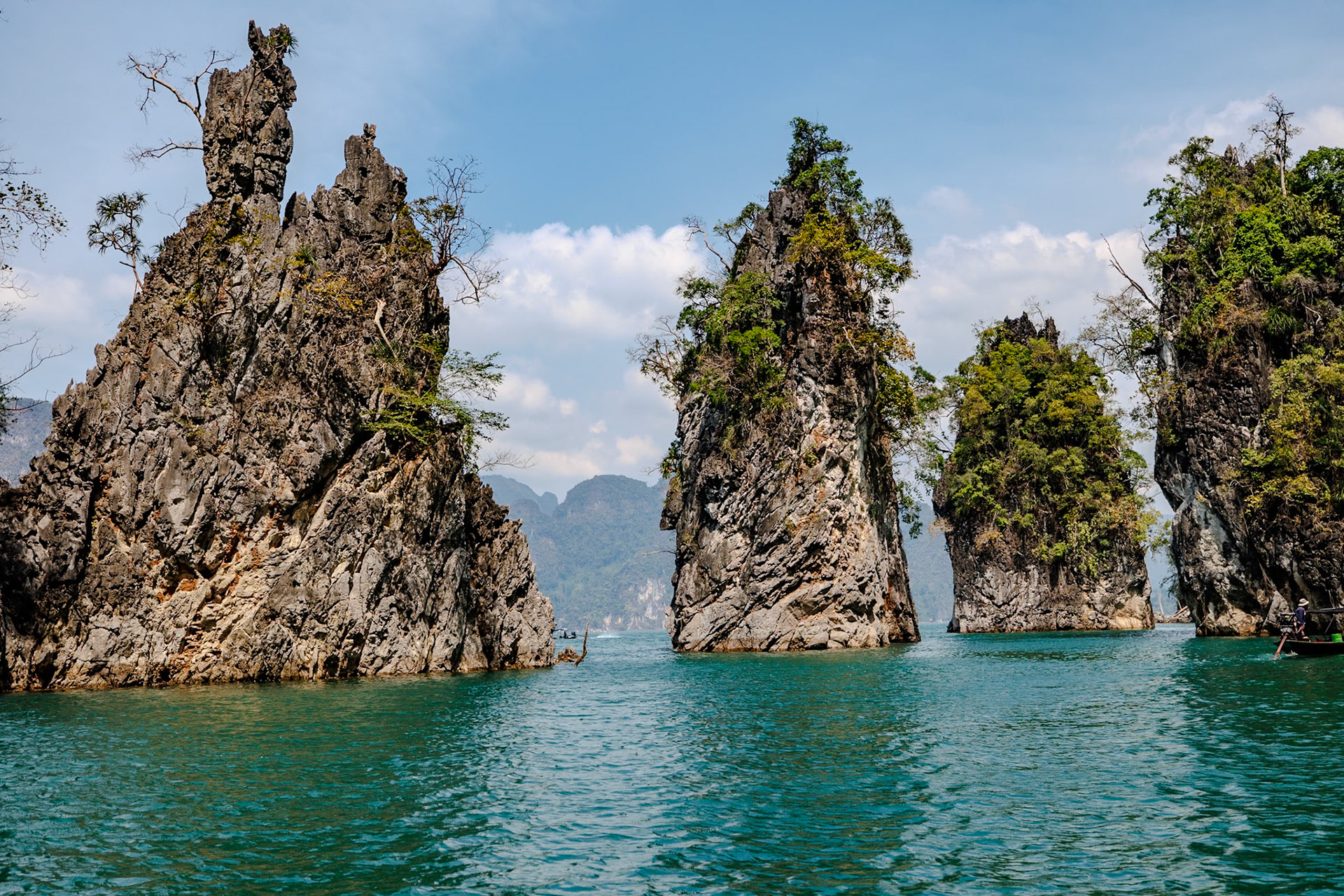 _2025-02-10__Canon__Canon EOS R3__ RF15-35mm F2.8 L IS USM__f/4__1/5000 sec______Thailand__8°59'45.9708" N 98°42'33.9408" E