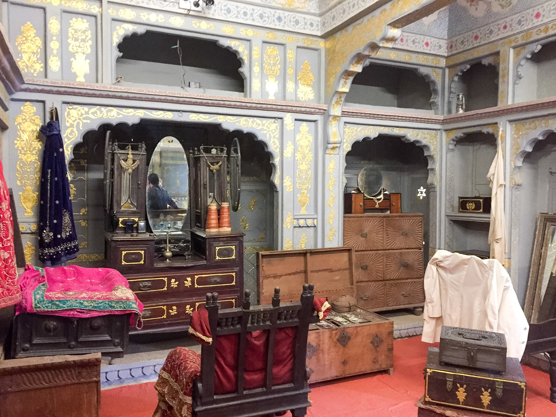 _2018-02-28__Apple__iPhone 6__ iPhone 6 back camera 4.15mm f/2.2__f/2.2__1/17 sec__Main Chowk__Jaisalmer__India__26°54'59.6088" N 70°54'51.3684" E