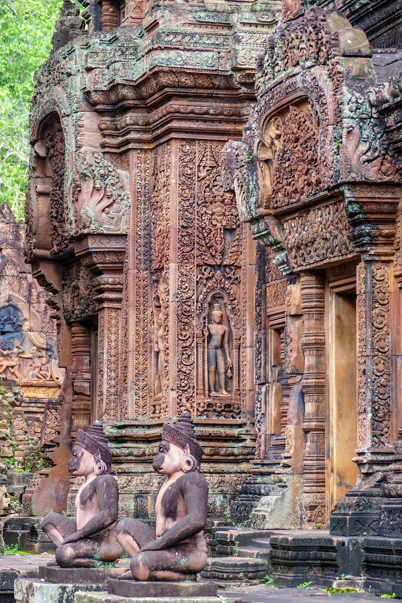 _2019-09-29__Panasonic__DMC-FZ1000__ __f/3.9__1/100 sec__Causeway of Banteay Srei__Ankor Wat__Cambodia__13°35'56.0688" N 103°57'48.1644" E