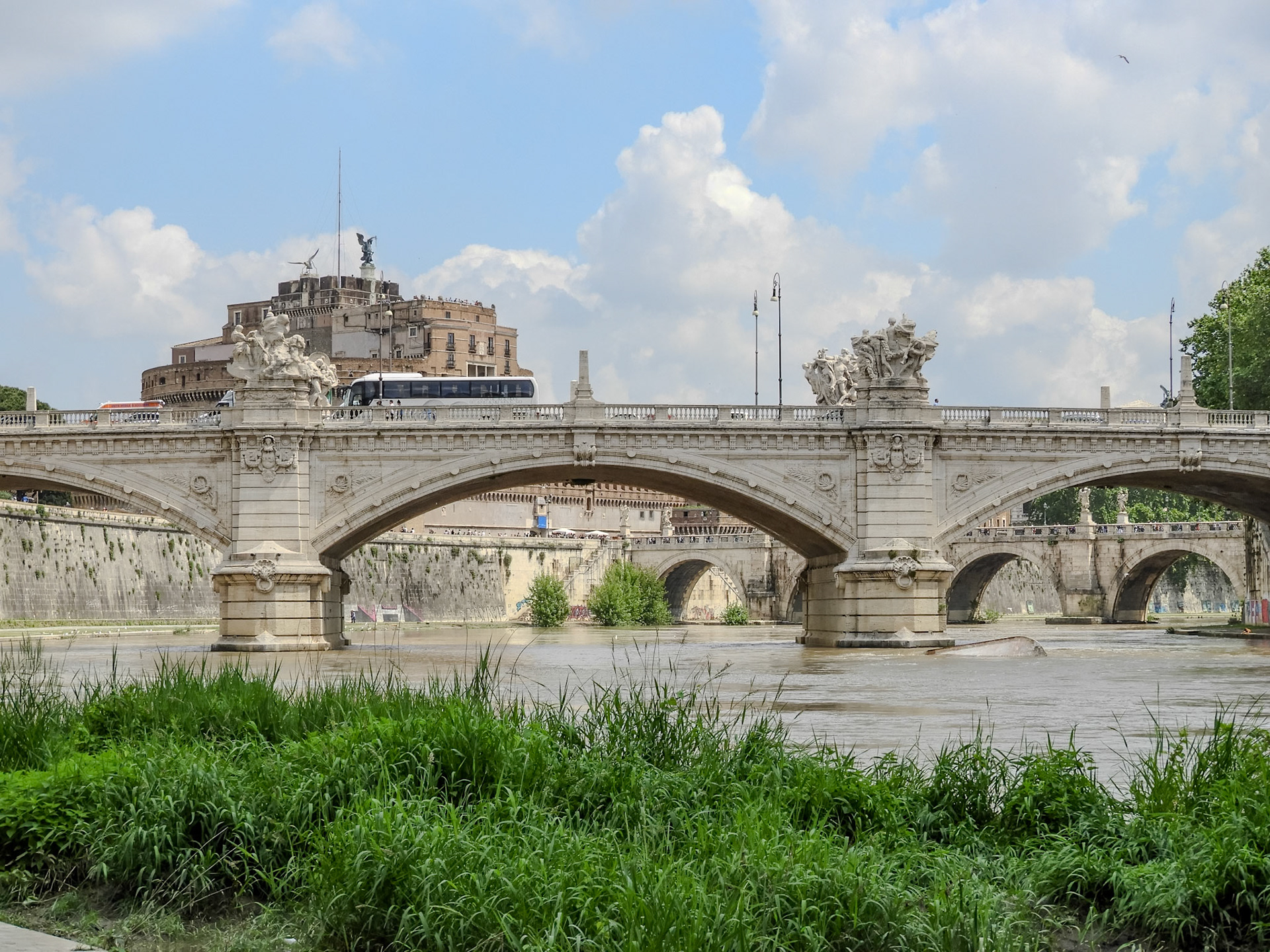 _2018-05-10__Nikon__Coolpix B700__ __f/4.5__1/800 sec__Pista ciclabile del Tevere__Rome__Italy__41°54'0.144" N 12°27'46.152" E