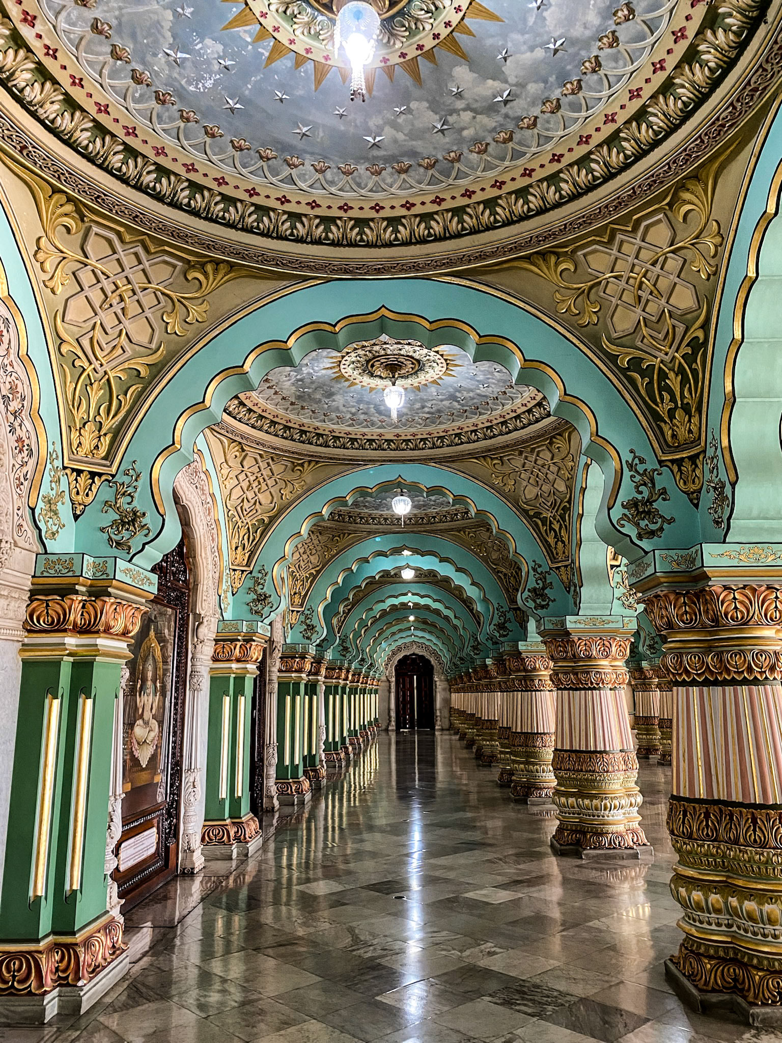 2022-10-19 11:32:58_iPhone 11 Pro back triple camera 4.25mm f/1.8_f/1.8_1/50 sec_Mysuru Palace_Mysuru__India__