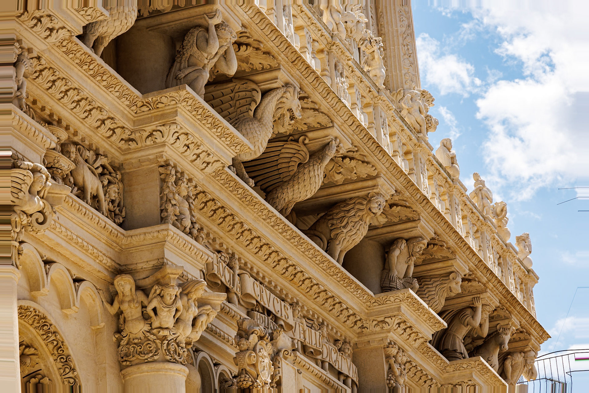 2024-09-11 12:14:30_RF24-240mm F4-6.3 IS USM_f/8_1/200 sec_Via Leonardo Prato_Lecce_Italy_40°21'18.558" N 18°10'21.9972" E