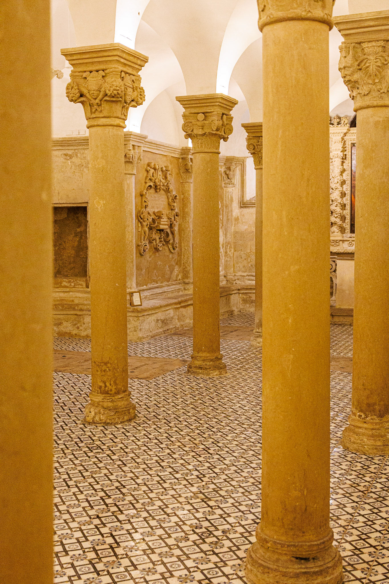 2024-09-11 16:28:14_RF24-240mm F4-6.3 IS USM_f/5_1/60 sec_Via Leonardo Prato_Lecce_Italy_40°21'6.048" N 18°10'9.714" E