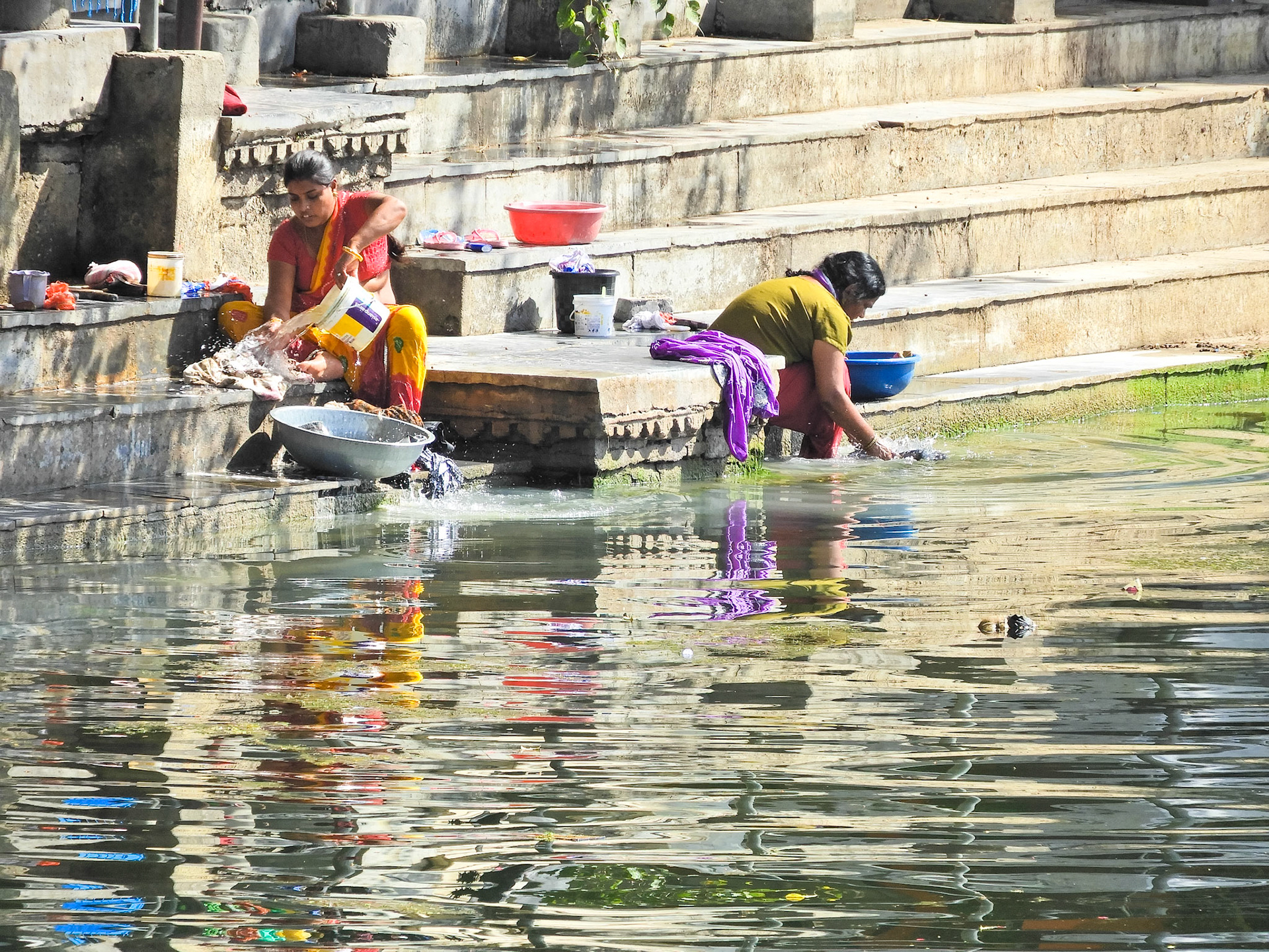_2018-02-20__Coolpix B700__ __f/5.6__1/320 sec__Jagdish Temple Road__Udaipur__India__24°34'51.7872" N 73°40'53.508" E_