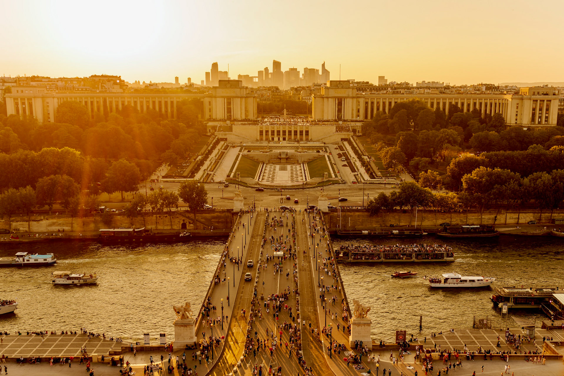 _2025-06-20__Canon EOS R3__ RF28-70mm F2.8 IS STM__f/2.8__1/800 sec__7th arrondissement__Paris__France__48°51'29.7612" N 2°17'38.7888" E_