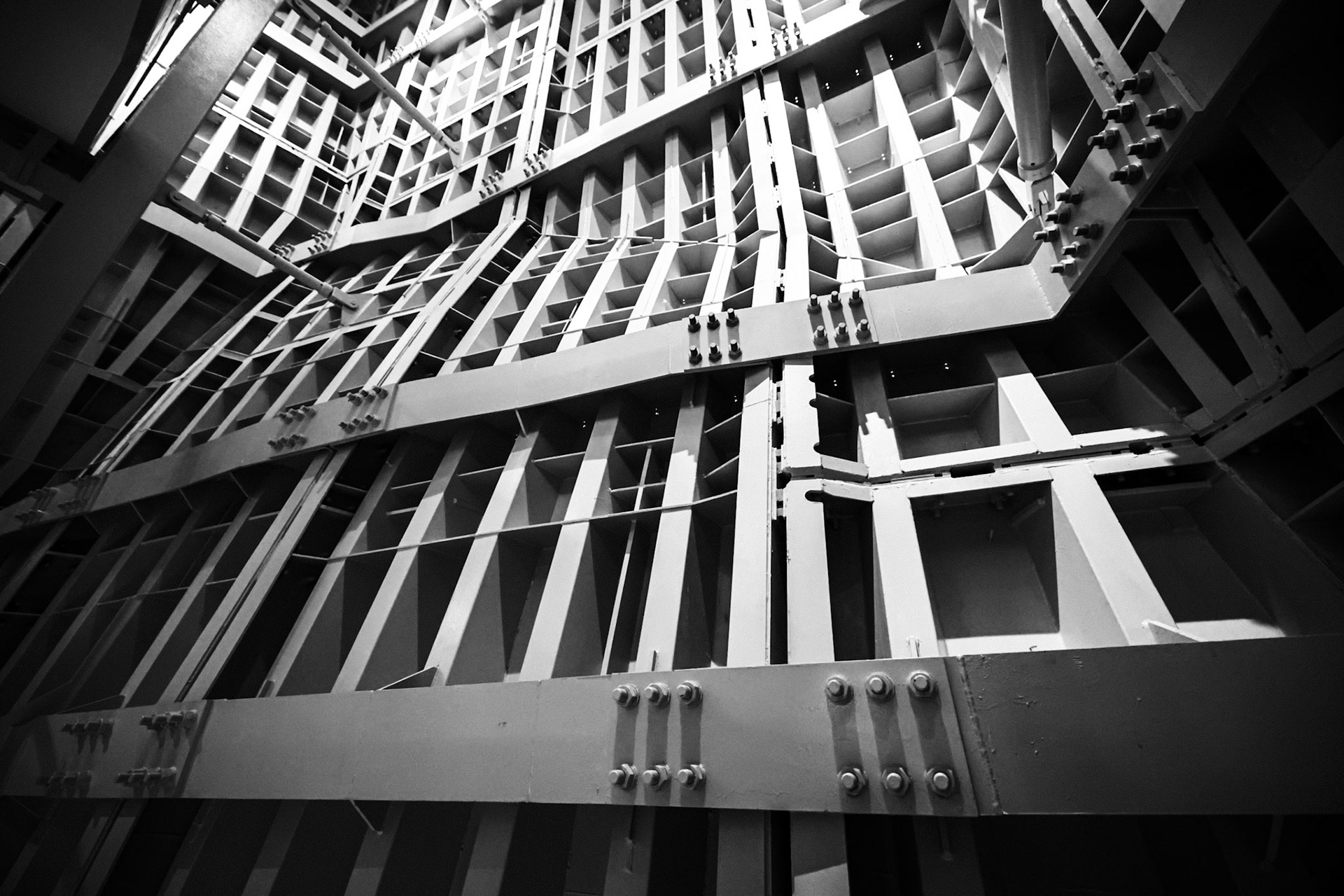 2025-06-25 15:24:36_RF15-35mm F2.8 L IS USM_f/2.8_1/60 sec_Foundation Louis Vuiton, Chemin de Ceinture du Lac Inférieur_Paris_France_