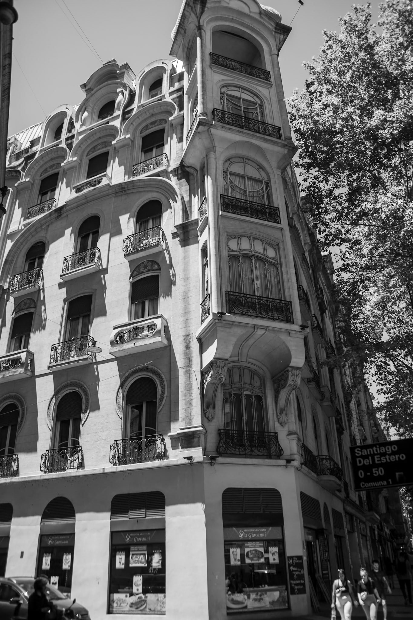 _2023-11-25__Canon__Canon EOS 5D Mark IV__ TAMRON 28-300mm F/3.5-6.3 Di VC PZD A010__f/5__1/500 sec__Bartolomé Mitre__Buenos Aires__Argentina__34°36'34.3872" S 58°23'5.8632" W