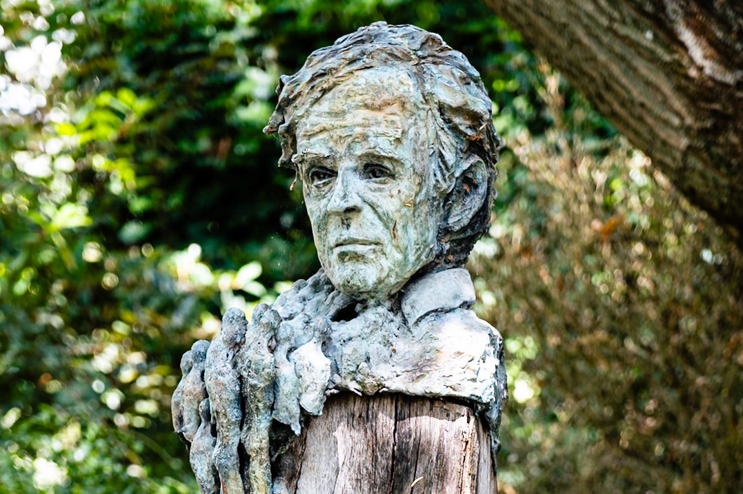 2025-06-08 18:04:30_RF28-70mm F2.8 IS STM_f/2.8_1/60 sec____48°51'49.2372" N 2°21'38.4228" E