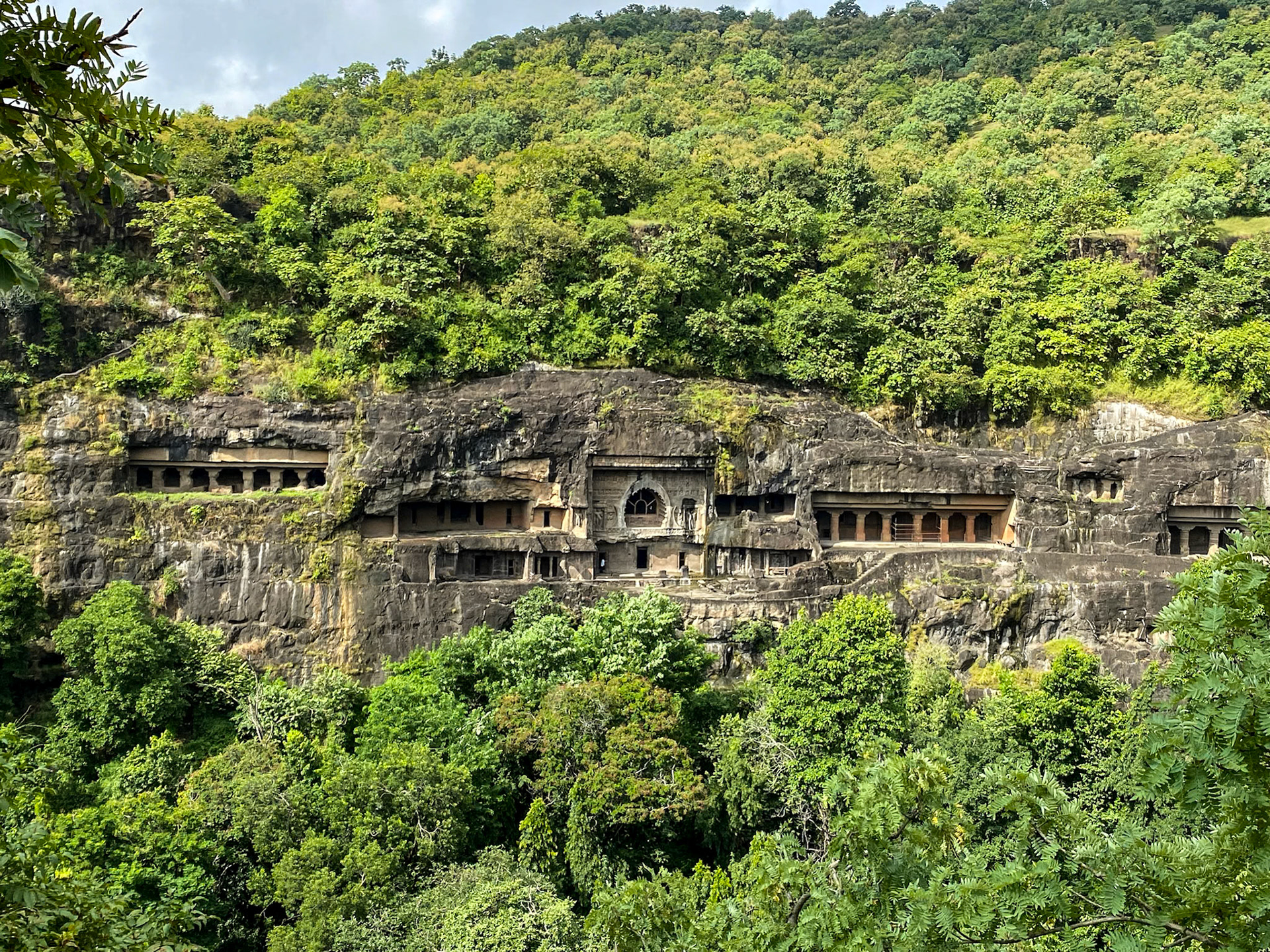 2022-10-12 09:49:32_iPhone 11 Pro back triple camera 4.25mm f/1.8_f/1.8_1/2800 sec______