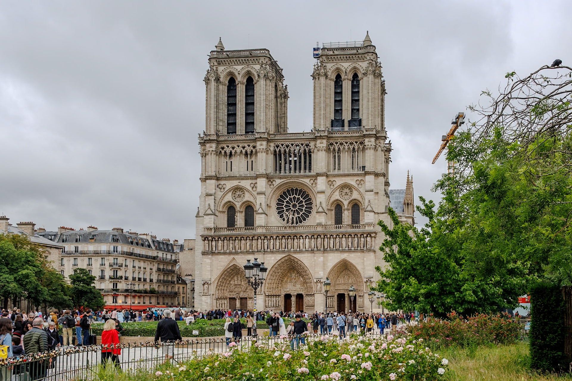 _2025-06-04__Canon__Canon EOS R3__ RF28-70mm F2.8 IS STM__f/6.3__1/320 sec__Boulevard Saint-Michel__Paris__France__48°51'14.5728" N 2°20'49.7688" E