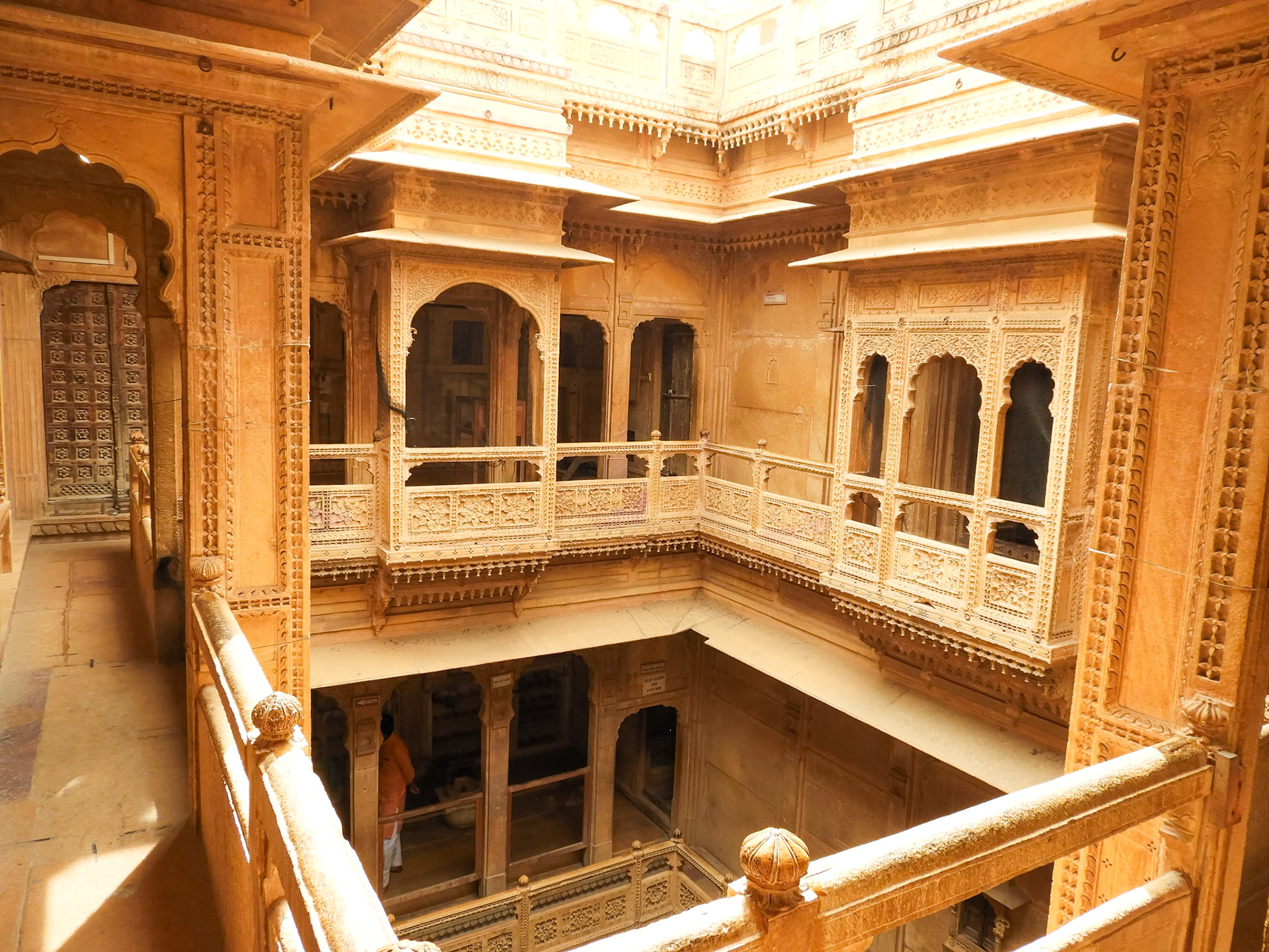 _2018-02-28__Nikon__Coolpix B700__ __f/3.8__1/80 sec________