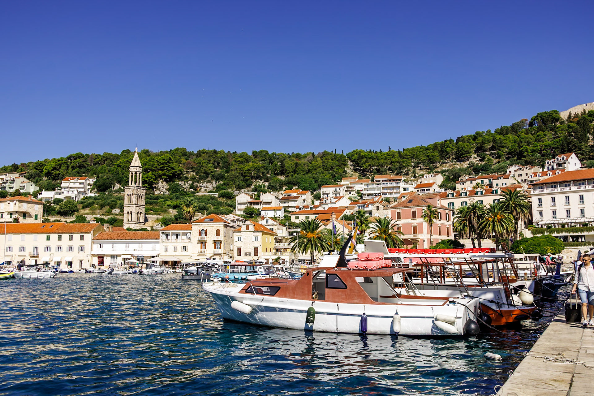 _2024-09-23__Canon__Canon EOS R3__ RF24-240mm F4-6.3 IS USM__f/9__1/320 sec__Riva__Grad Hvar__Croatia__43°10'16.0428" N 16°26'28.6332" E