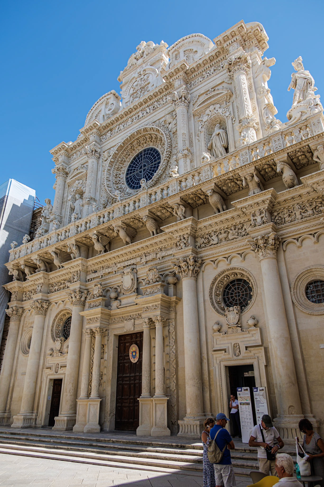 2024-09-11 11:07:12_RF24-240mm F4-6.3 IS USM_f/7.1_1/200 sec_Via Leonardo Prato_Lecce_Italy_40°21'16.614" N 18°10'22.5552" E