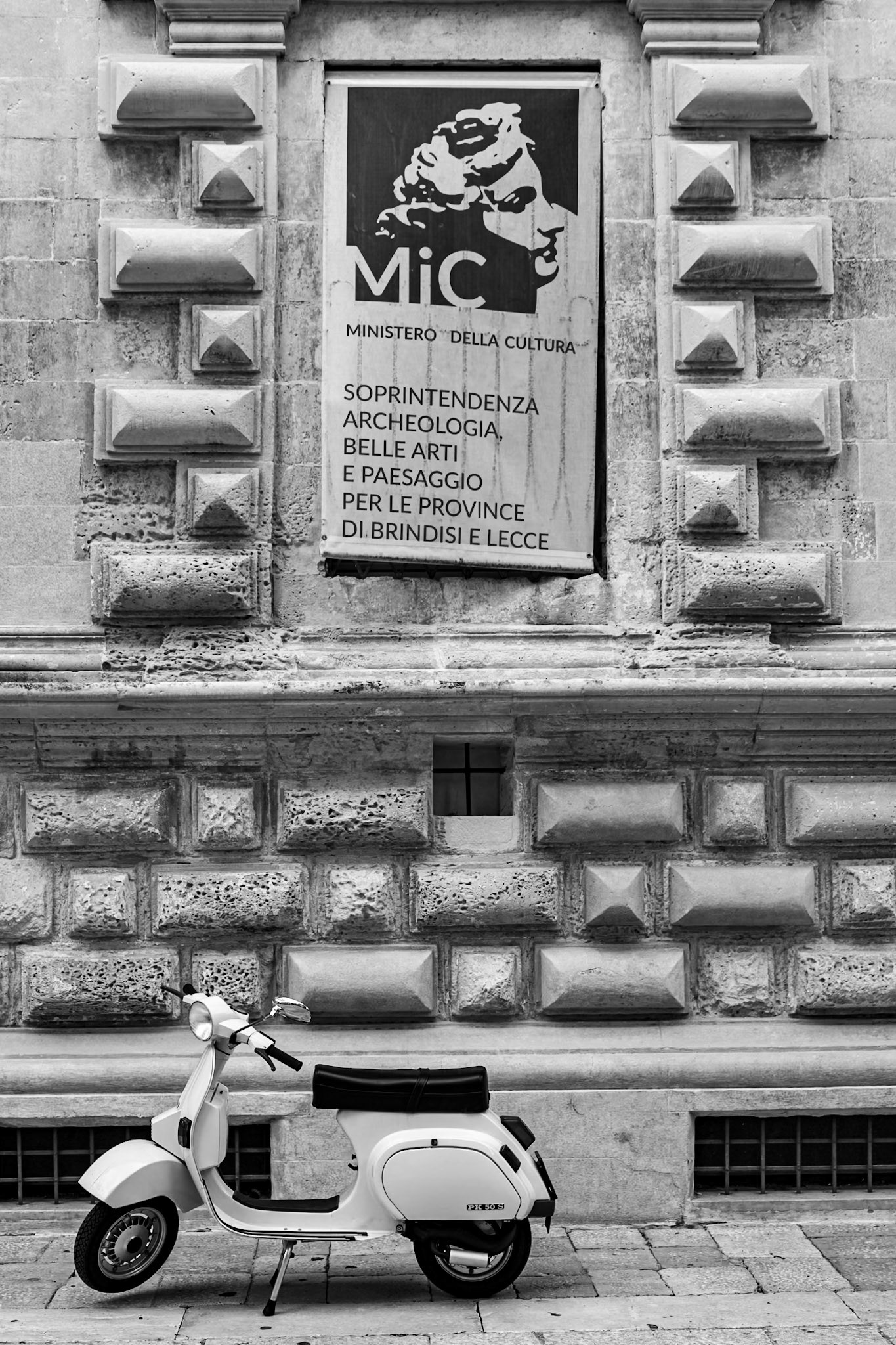 2024-09-10 11:38:14_RF24-240mm F4-6.3 IS USM_f/7.1_1/160 sec_Via Leonardo Prato_Lecce_Italy_40°21'4.662" N 18°9'53.946" E