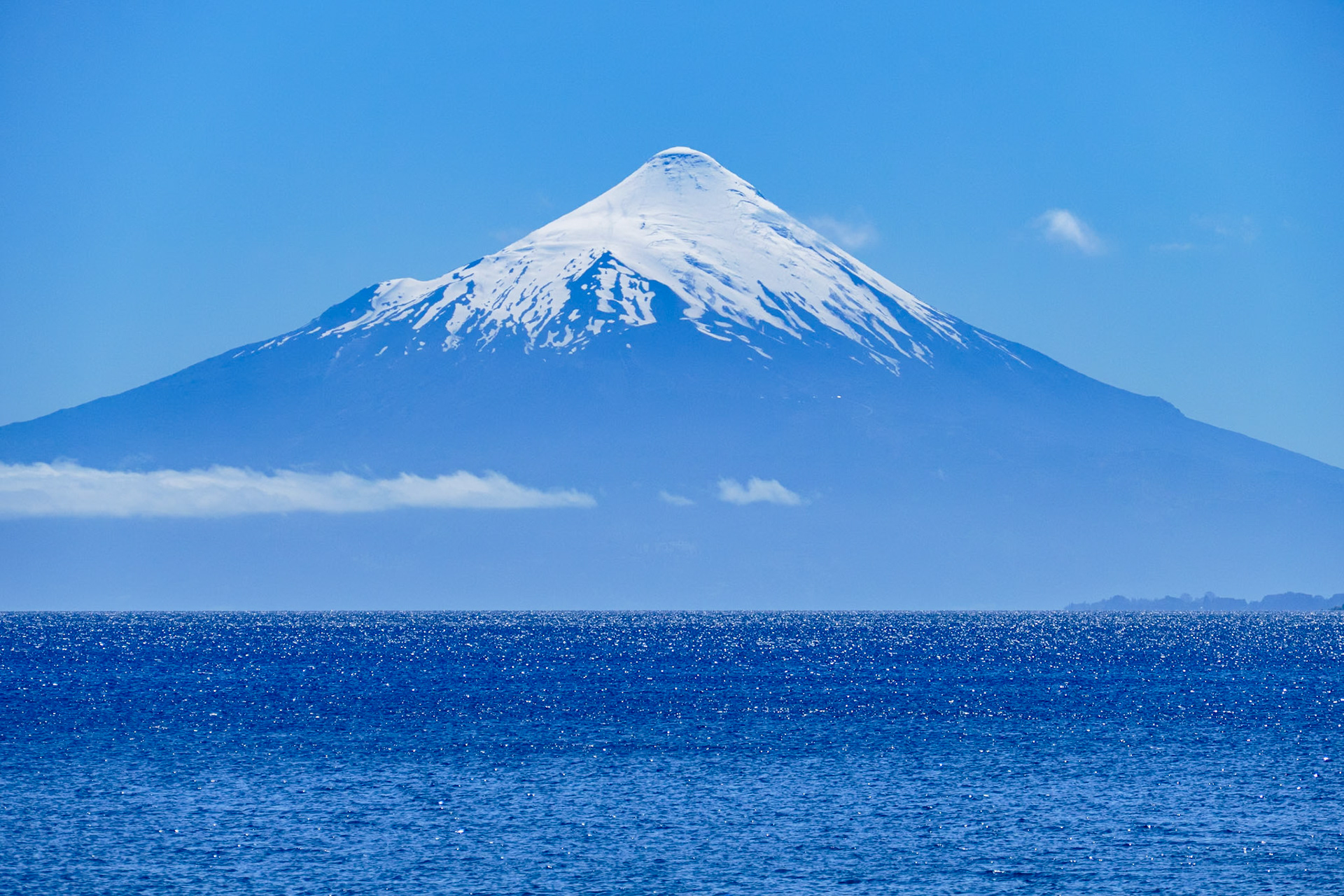 _2019-12-31__Panasonic__DMC-FZ1000__ __f/4__1/4000 sec__Avenida Costanera Teobaldo Kuschel__Puerto Varas__Chile__41°19'2.73" S 72°58'54.768" W