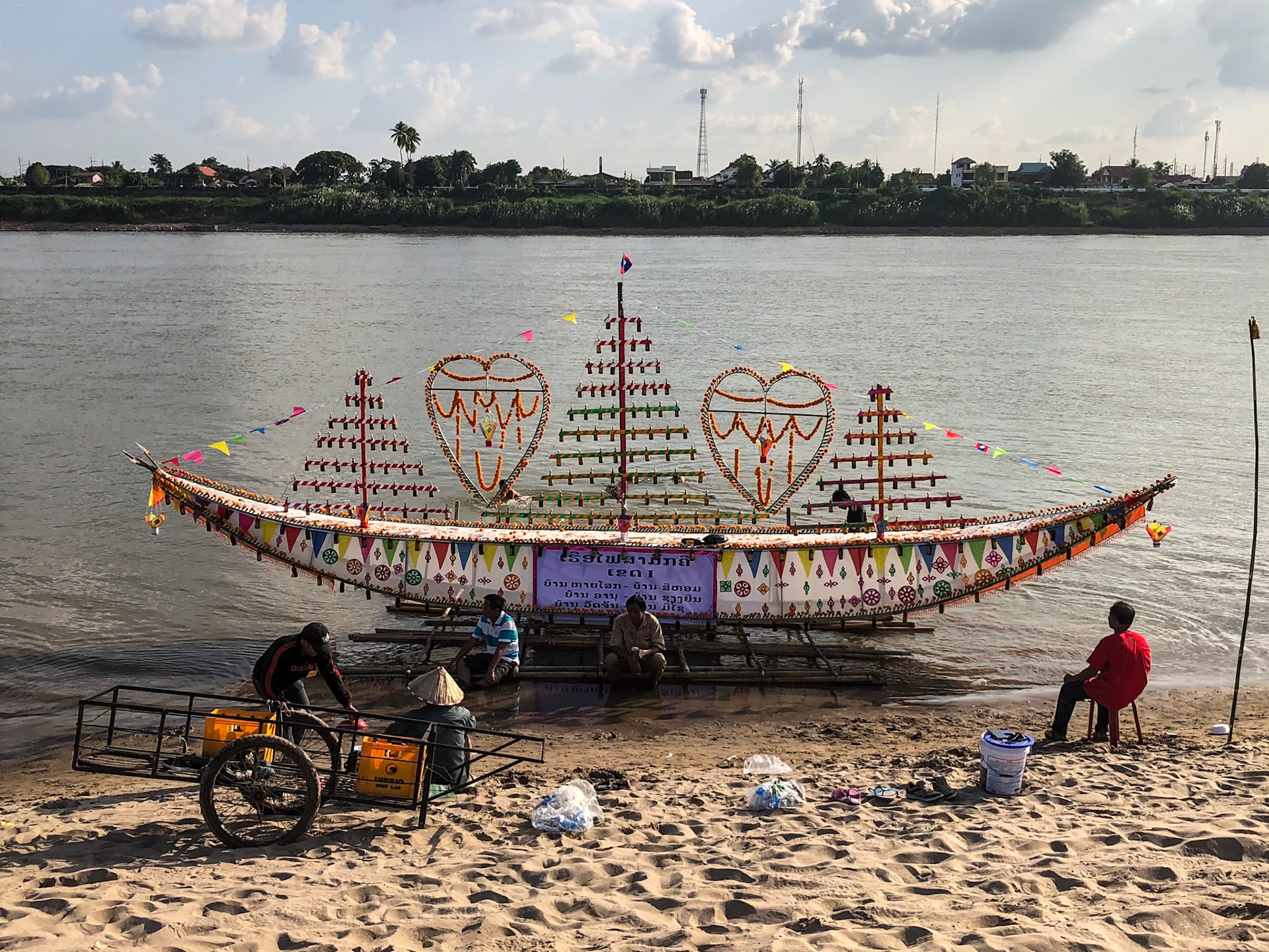 _2019-10-13__iPhone X__ iPhone X back dual camera 4mm f/1.8__f/1.8__1/2300 sec__Mekong Shore Boardwalk__Vientiane Capital__Laos___