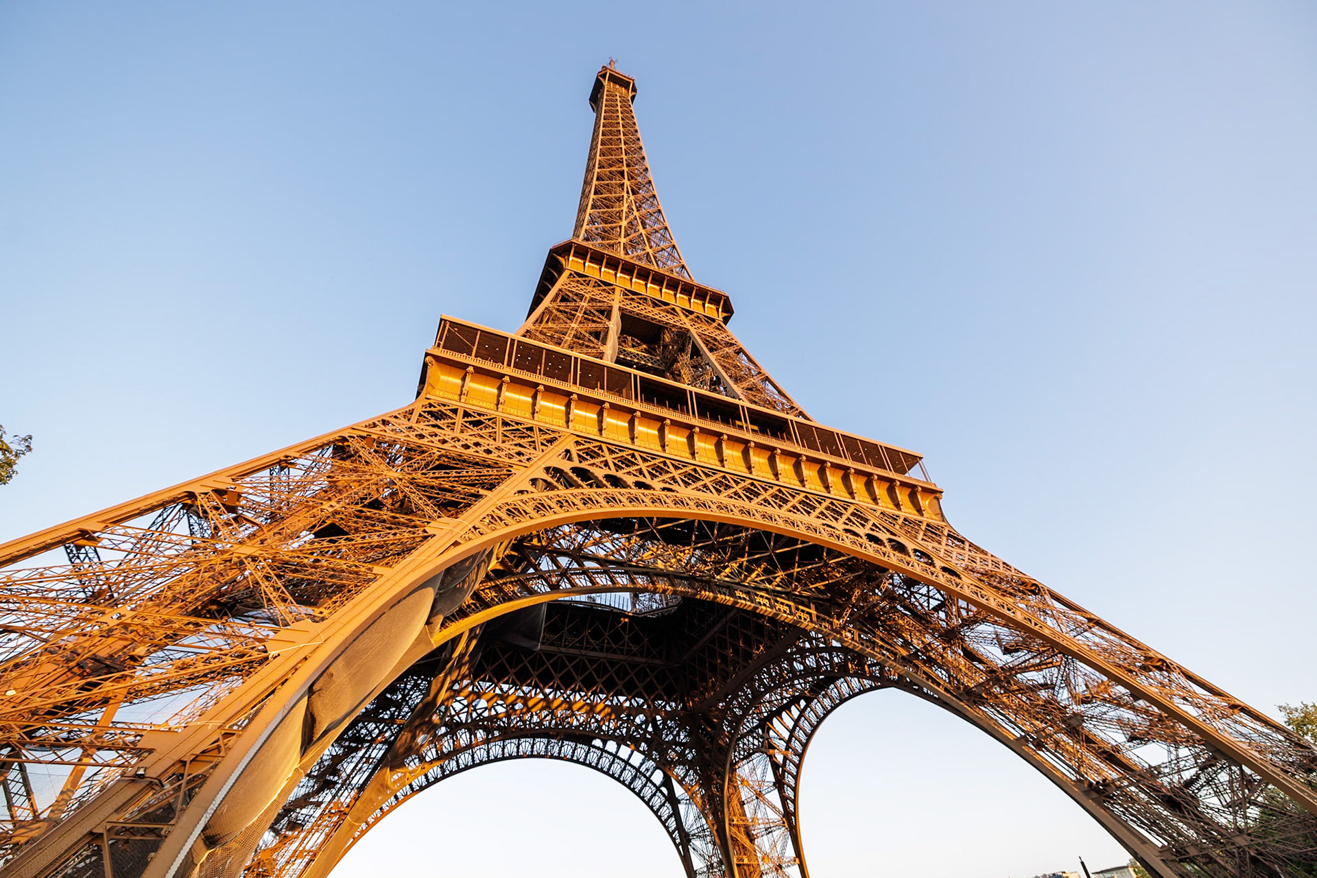 2025-06-19 20:24:13_RF15-35mm F2.8 L IS USM_f/4_1/125 sec_Avenue de New York_Paris_France_48°51'32.616" N 2°17'38.31" E