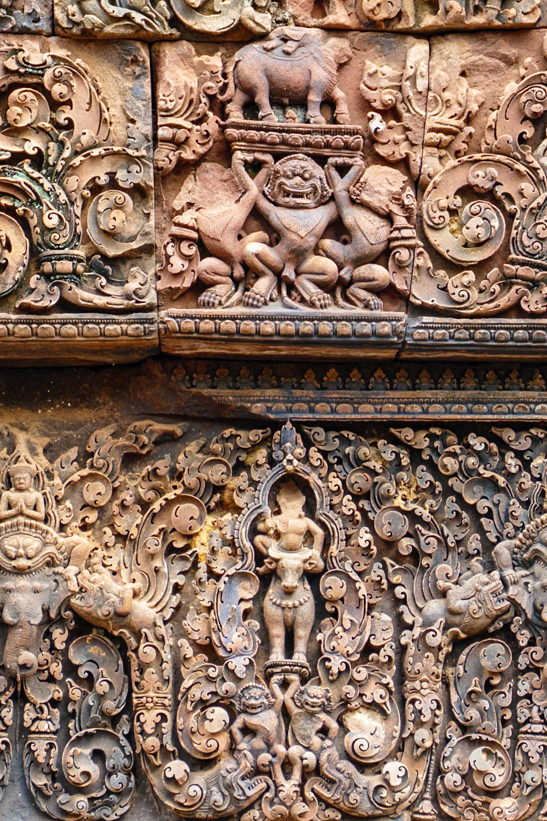 _2019-09-29__Panasonic__DMC-FZ1000__ __f/4__1/100 sec__Causeway of Banteay Srei__Ankor Wat__Cambodia__13°35'55.9428" N 103°57'46.2132" E
