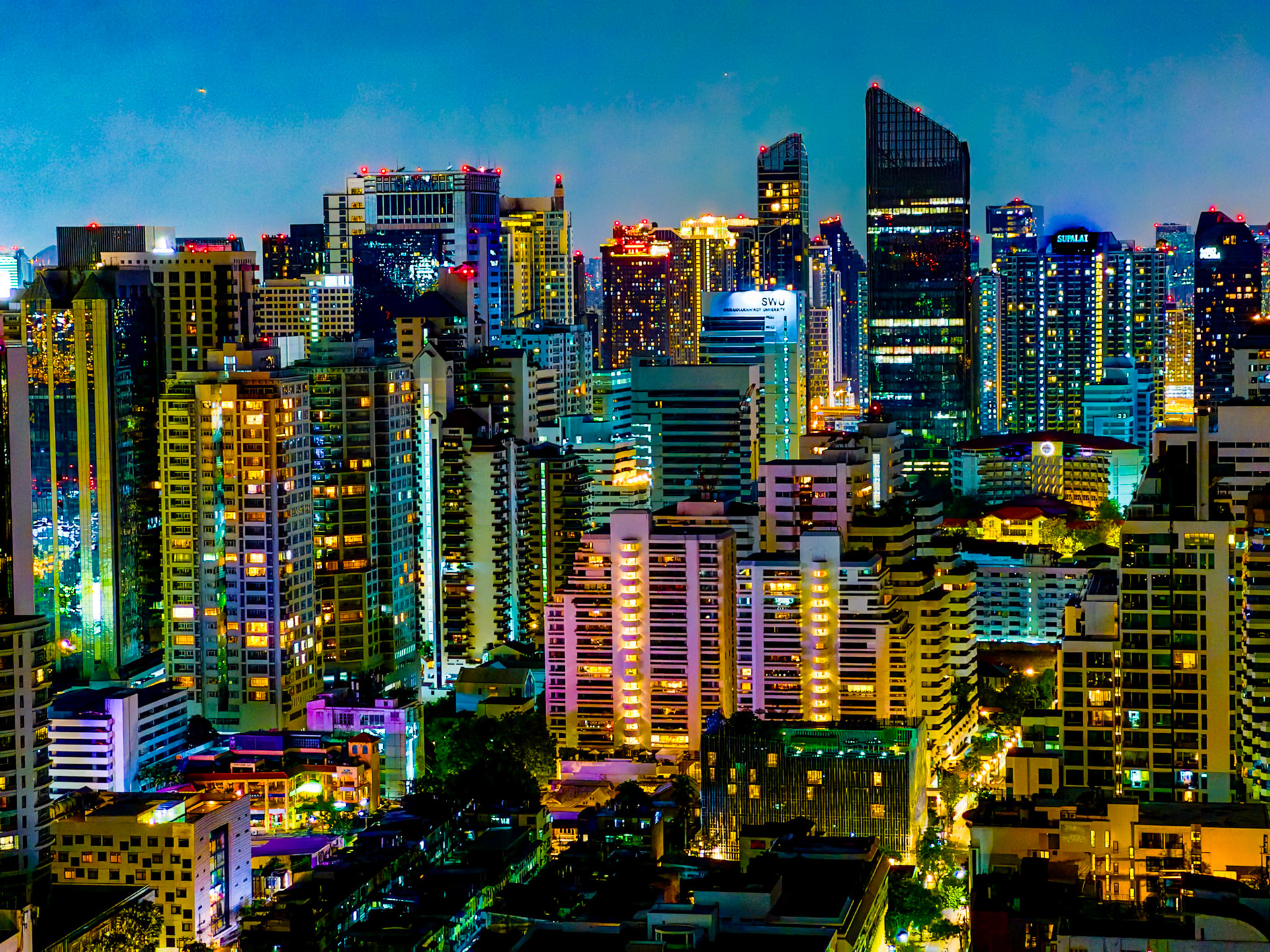 2025-03-06 22:48:49_iPhone 15 Pro back triple camera 9mm f/2.8_f/2.8_1/4 sec__Bangkok_Thailand_