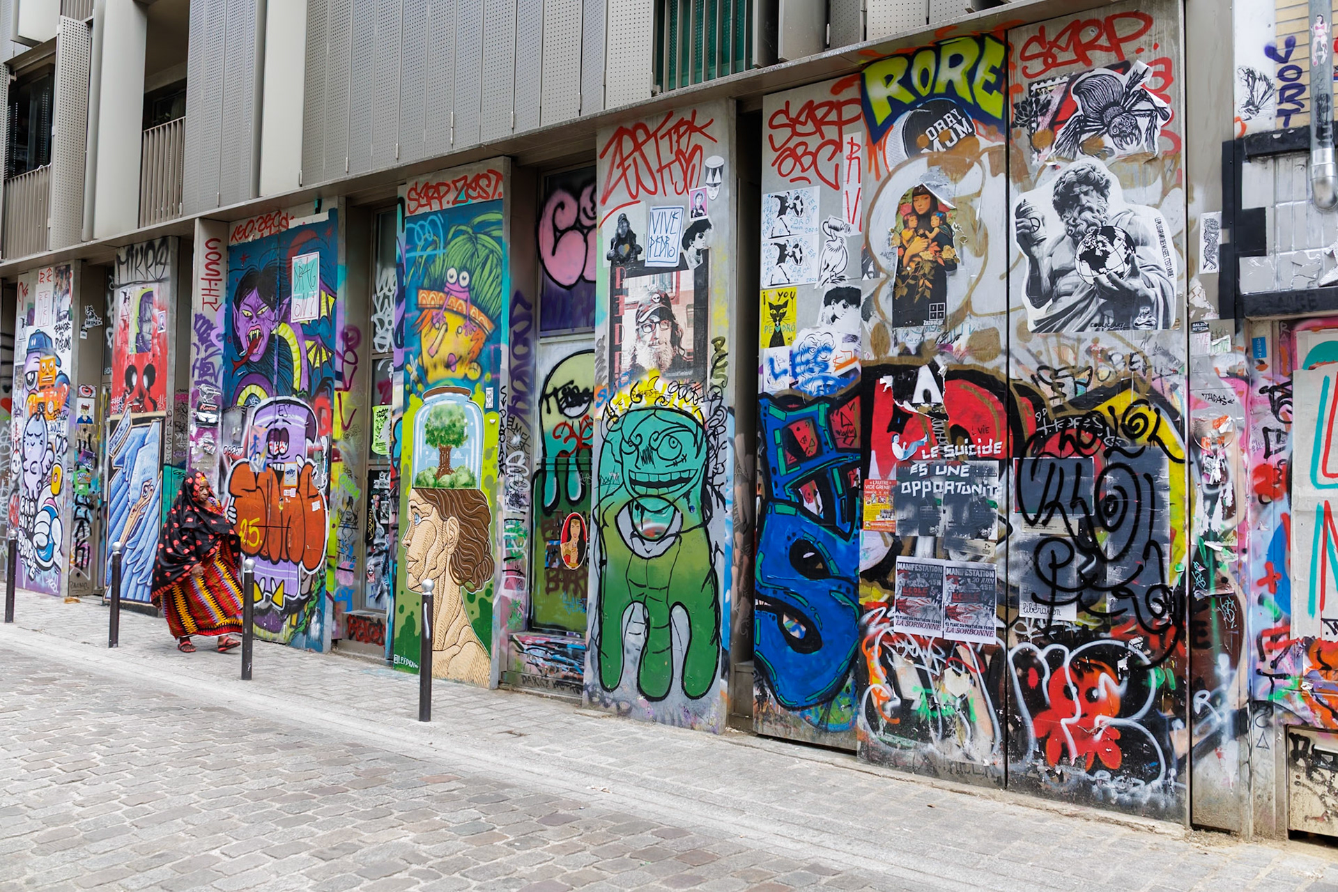 _2025-06-28__Canon__Canon EOS R3__ RF28-70mm F2.8 IS STM__f/4.5__1/160 sec__Rue Dénoyez__Paris__France__48°52'18.588" N 2°22'42.6972" E