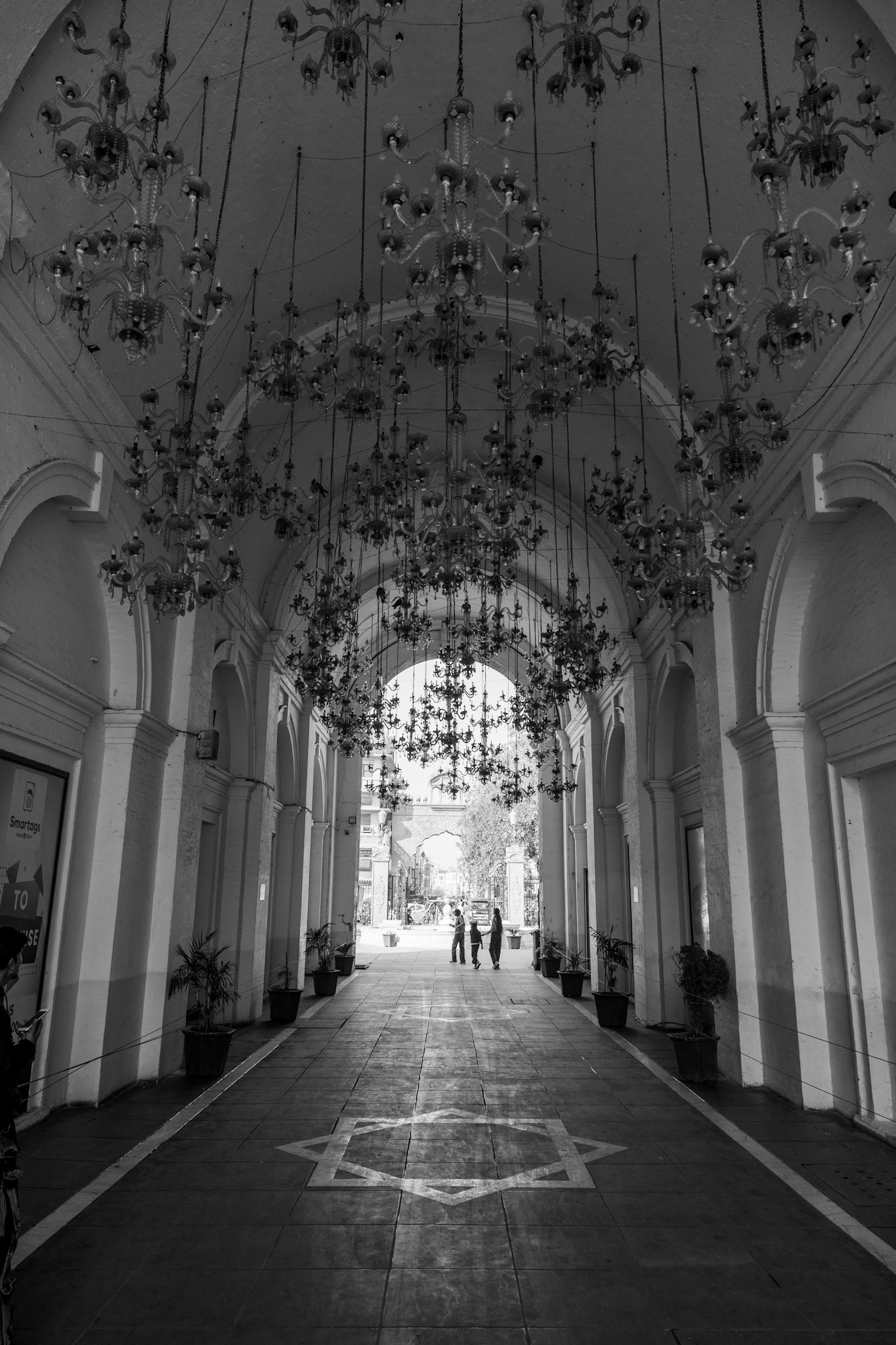 __2025-12-10__Canon__Canon EOS R3__ RF24-70mm F2.8 L IS USM__f/5__1/200 sec__Mahan Singh Gate Road__Amritsar__India__31°37'33.6468" N 74°52'46.542" E