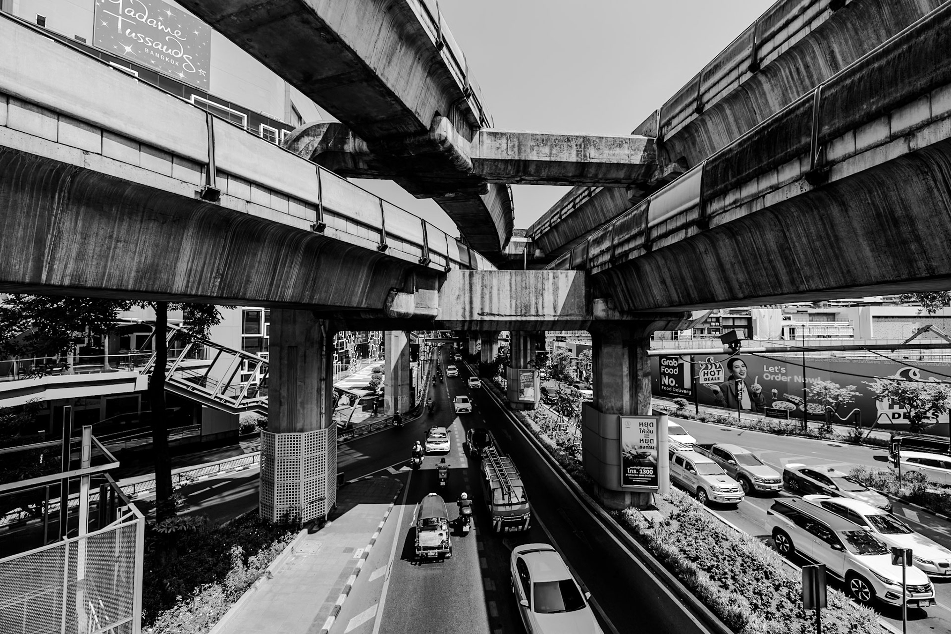 2025-03-06 13:41:09_RF15-35mm F2.8 L IS USM_f/6.3_1/320 sec_Soi Kasem San 2_Bangkok_Thailand_13°44'44.6892" N 100°31'49.1628" E