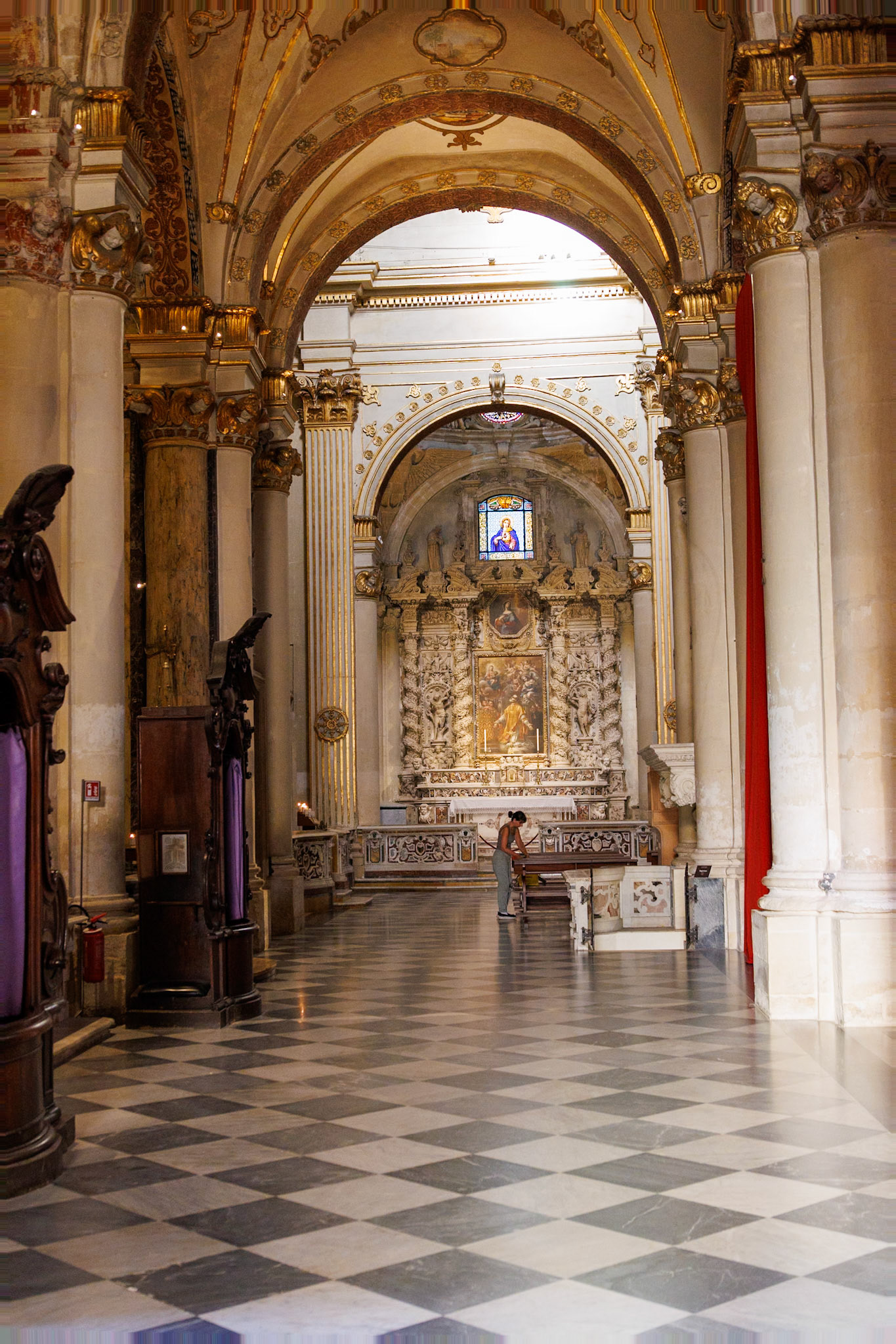 2024-09-11 16:25:43_RF24-240mm F4-6.3 IS USM_f/5_1/60 sec_Via Leonardo Prato_Lecce_Italy_40°21'6.048" N 18°10'9.714" E