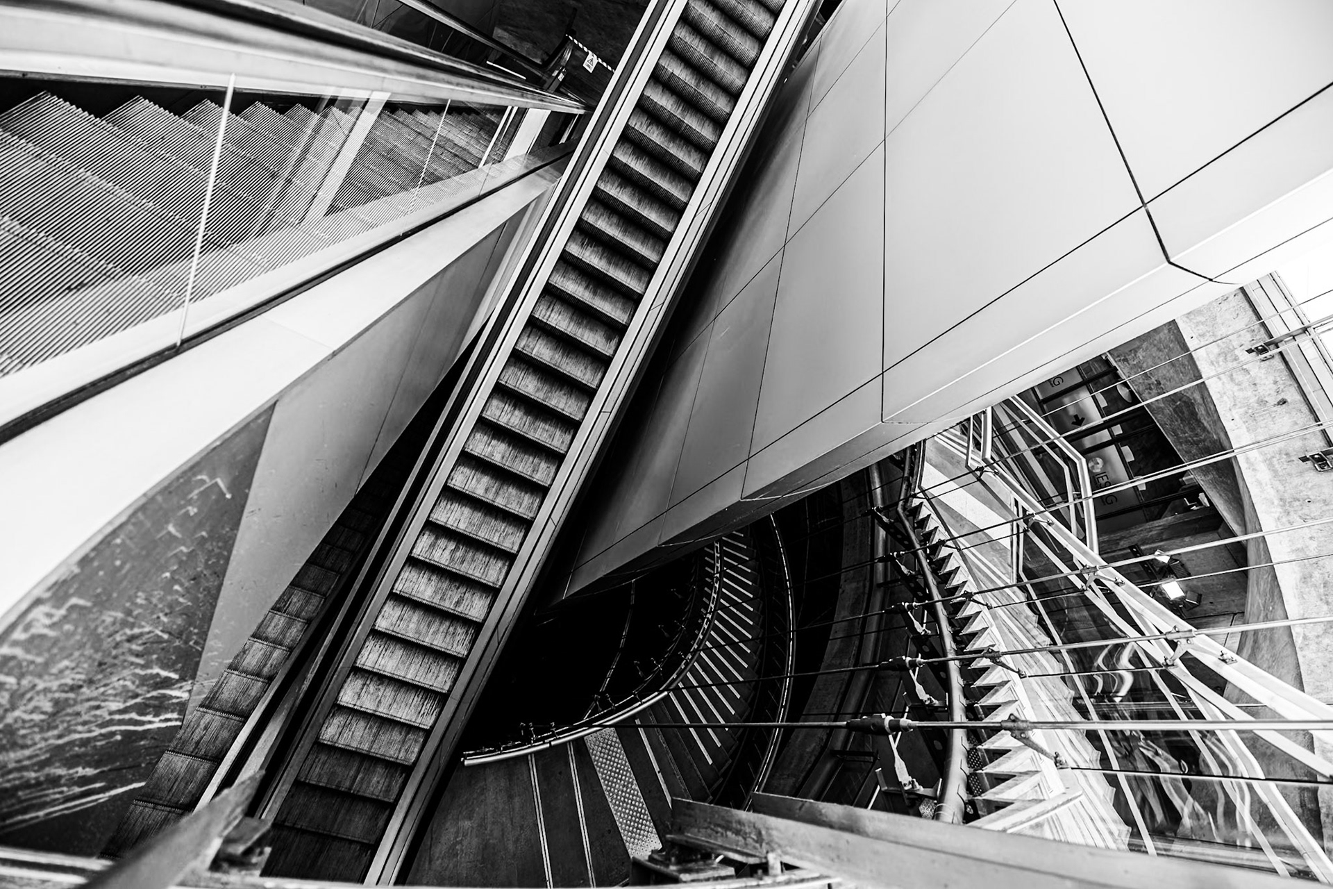 _2025-06-23__Canon__Canon EOS R3__ RF15-35mm F2.8 L IS USM__f/2.8__1/60 sec__Le Parvis__Arrondissement of Nanterre__France__48°53'33.828" N 2°14'8.1852" E