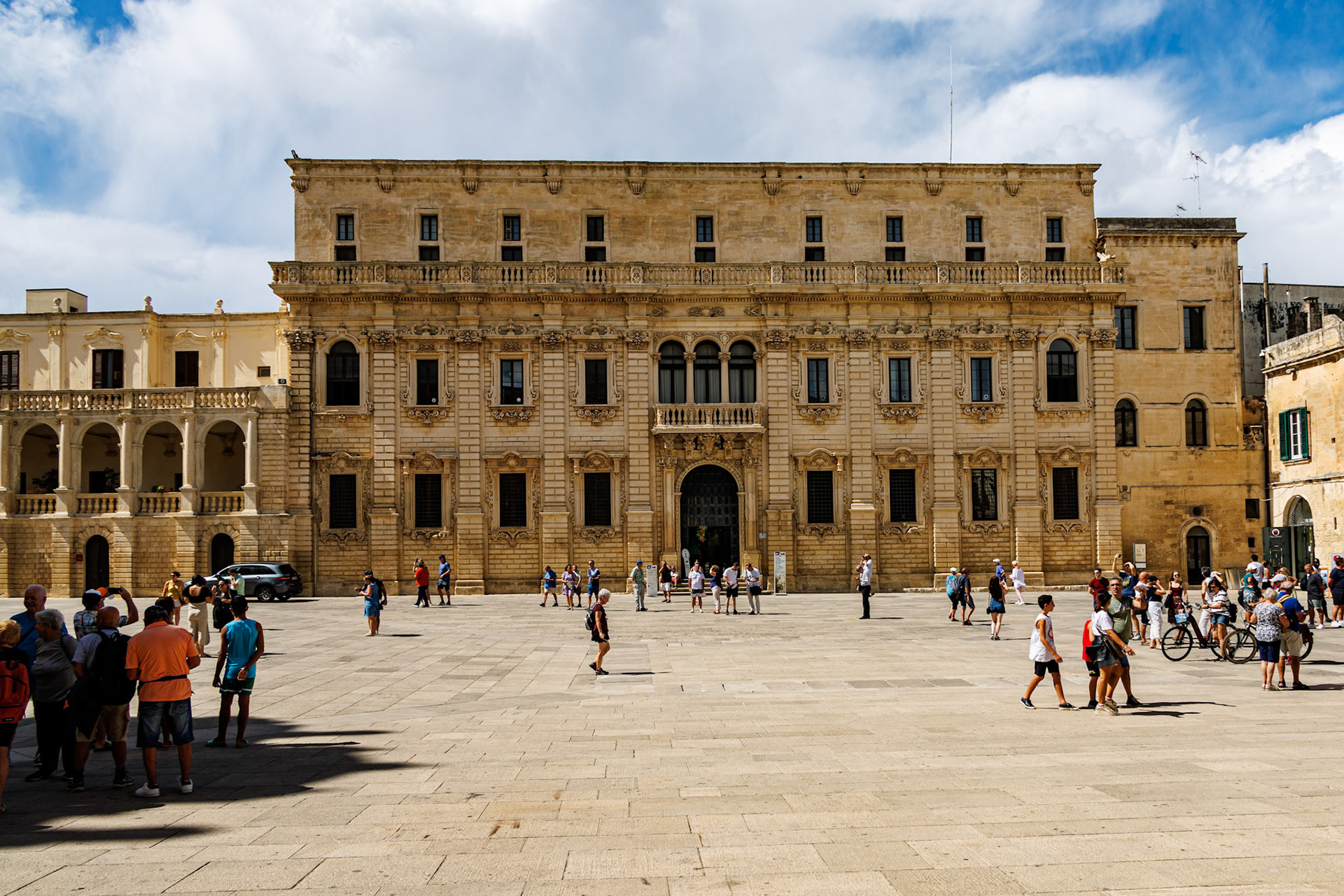 _2024-10-07__Canon EOS R3__ RF24-240mm F4-6.3 IS USM__f/9__1/320 sec__Via Leonardo Prato__Lecce__Italy__40°21'6.5952" N 18°10'7.7268" E_