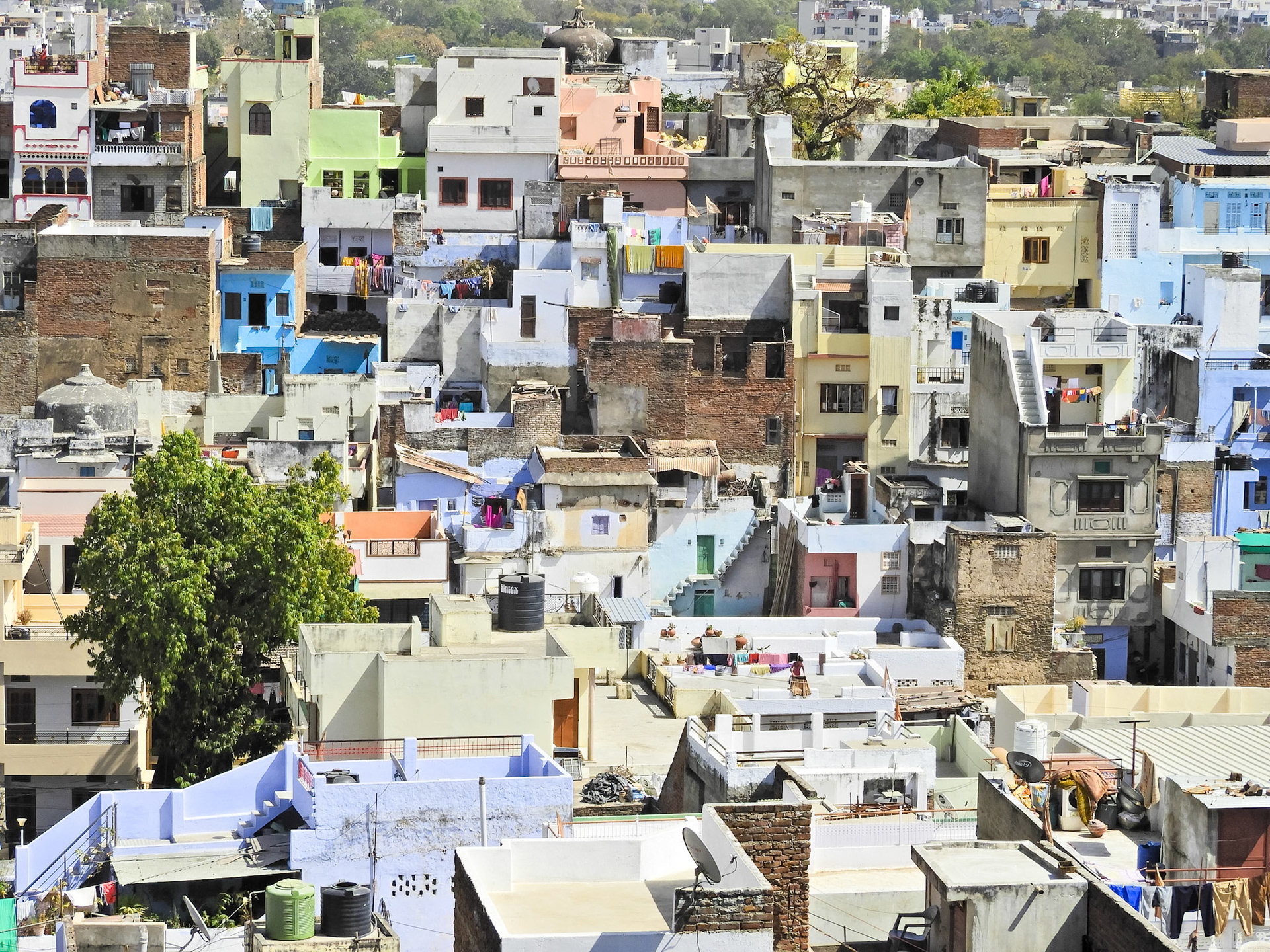_2018-02-20__Coolpix B700__ __f/5__1/1000 sec__Jagdish Temple Road__Udaipur__India__24°34'39.378" N 73°41'2.7168" E_