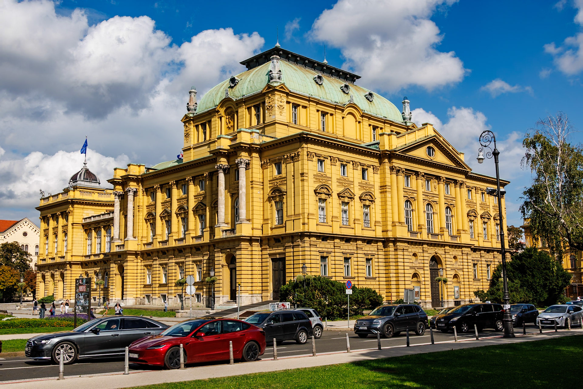 2024-09-25 12:50:07RF24-240mm F4-6.3 IS USMf/91/250 sec45°48'29.4552" N 15°58'9.4872" E