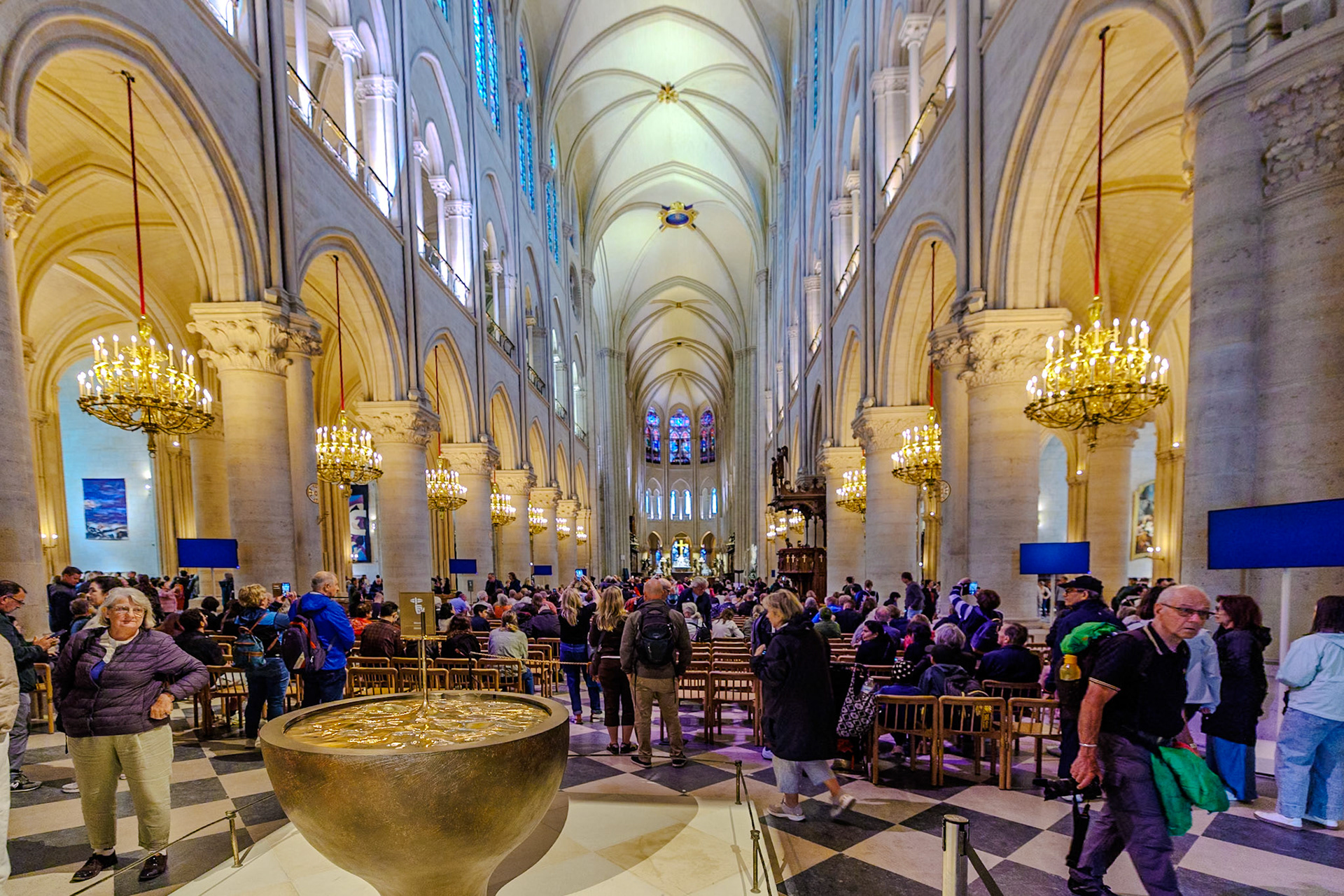 2025-06-04 18:59:43_RF15-35mm F2.8 L IS USM_f/2.8_1/60 sec_Boulevard Saint-Michel_Paris_France_48°51'12.042" N 2°20'54.3588" E