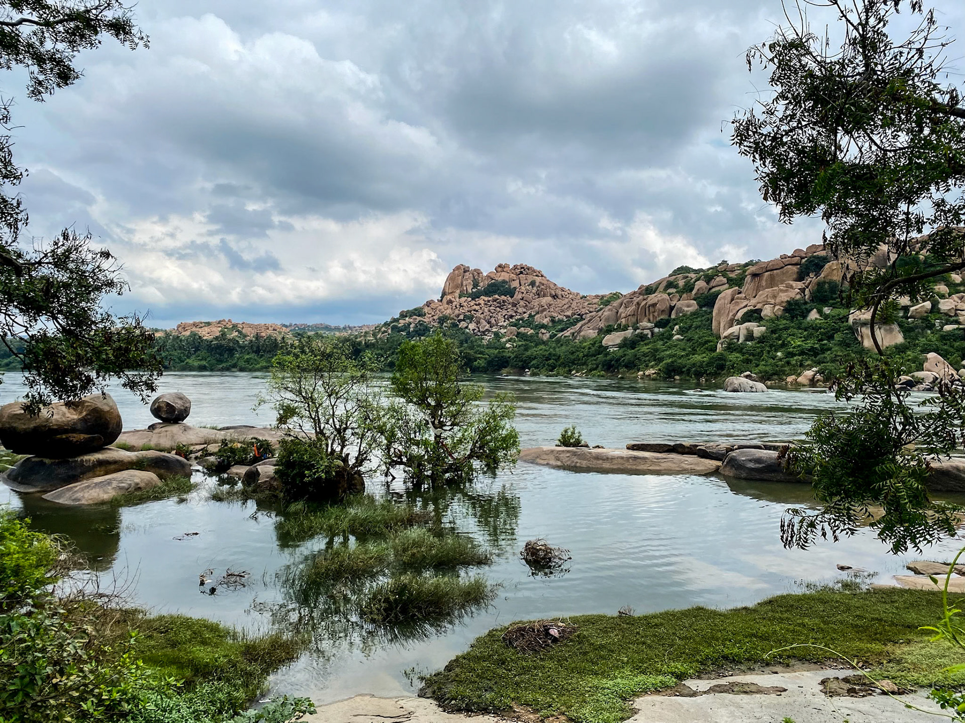 _2022-10-14__iPhone 11 Pro__ iPhone 11 Pro back triple camera 4.25mm f/1.8__f/1.8__1/3600 sec____Haampi__India___