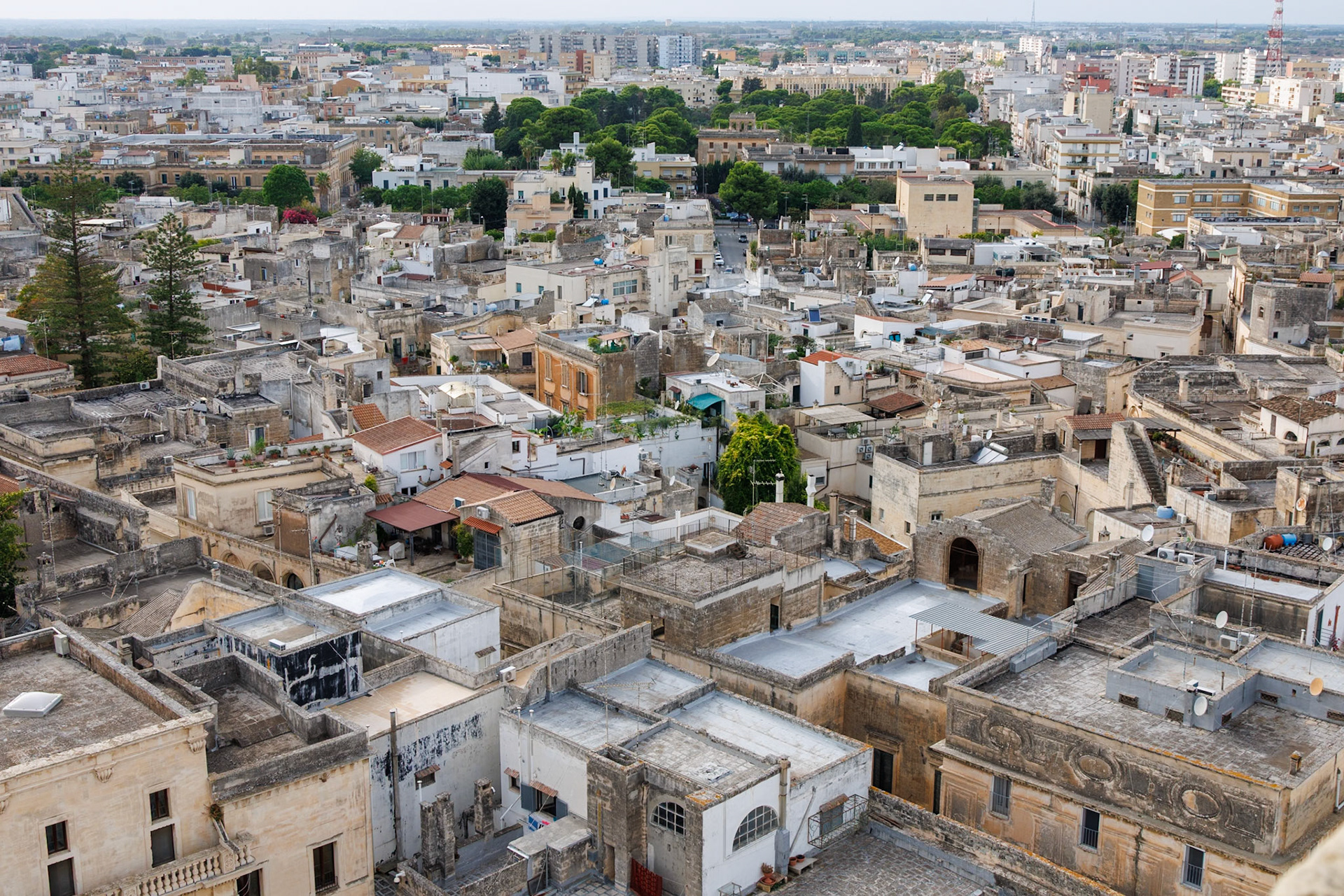 _2024-09-12__Canon__Canon EOS R3__ RF24-240mm F4-6.3 IS USM__f/10__1/80 sec__Via Leonardo Prato__Lecce__Italy__40°21'8.2908" N 18°10'8.9508" E